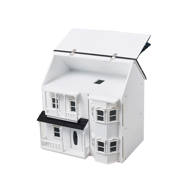 Деревянный кукольный домик