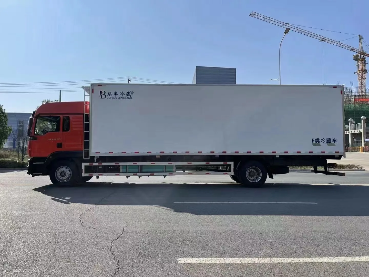 Hot sale 18 tons refrigerated cold room van truck refrigerated delivery truck