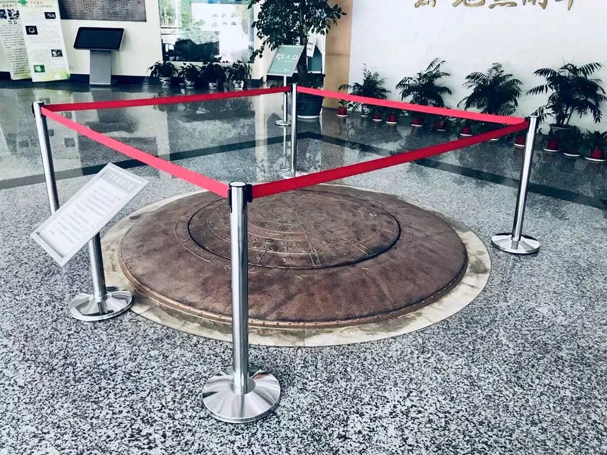 Retractable belt Barrier Stand For Supermarket Waiting Queue Line Crowd Control