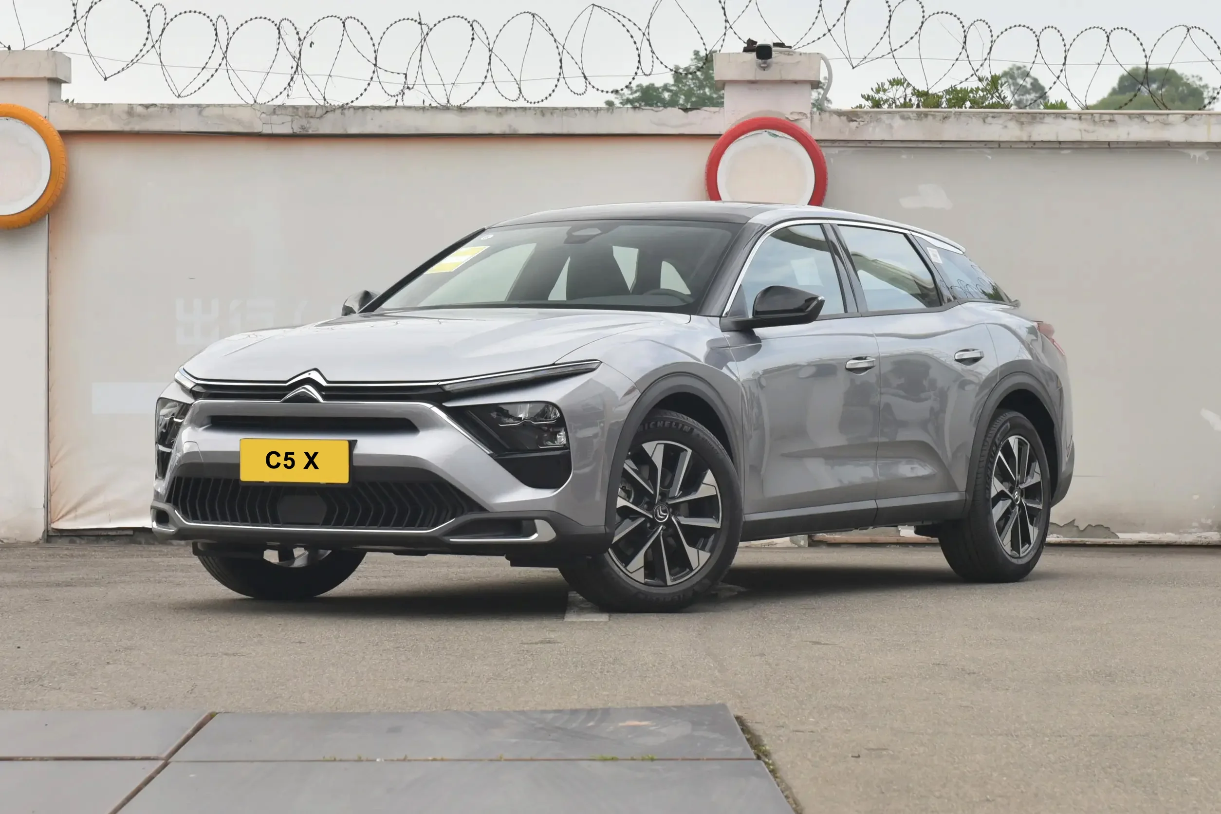 Лидер продаж Dongfeng auto Citroen C5X 2023 5-дверный 5-местный хэтчбек 1 6 T 8AT бензиновые спортивные автомобили подержанные для продажи