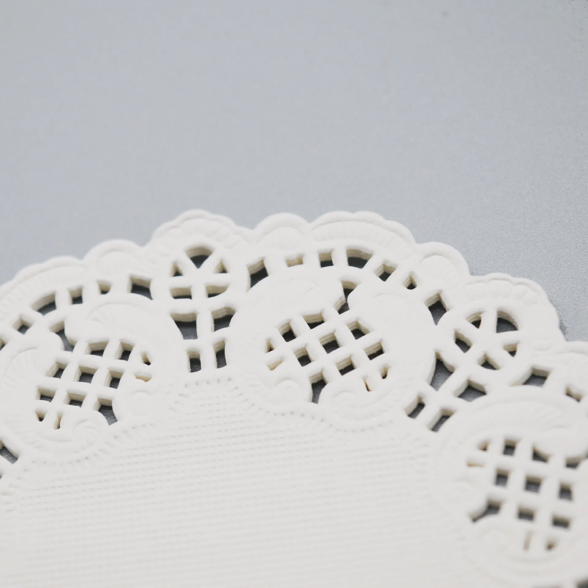 Decorative Disposable Greaseproof Food Pad For Cake Oil-Absorbing Paper Doily Placemats Lace Doily Plate Place Mat 10.5' Doyles