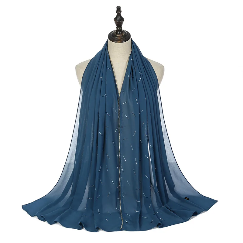 Новый однотонный зимний весенне-осенний длинный хиджаб с жемчужной цепочкой, монохромный шифоновый шарф, шаль для женщин 70*180 см