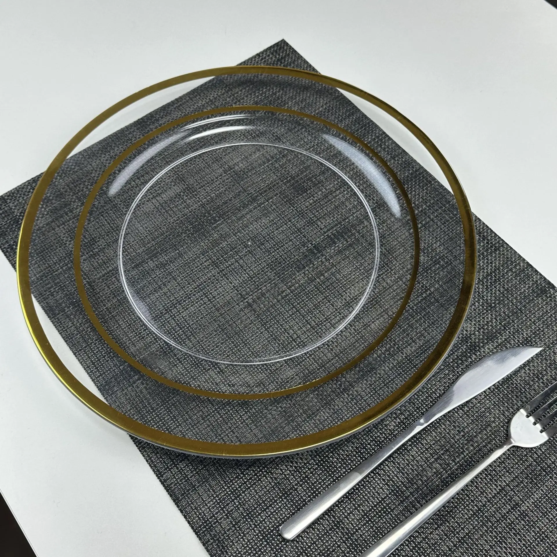 2025 13 Inch event decoration supplies under plates wedding table decorative clear charger plates with gold trim