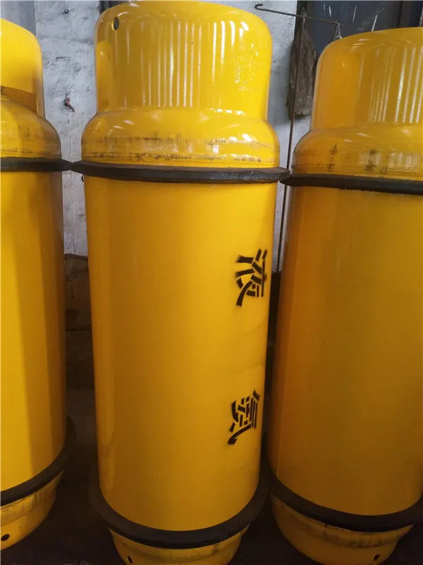 Colorless liquid ammonia with strong pungent odor NH3 CAS 7664-41-7