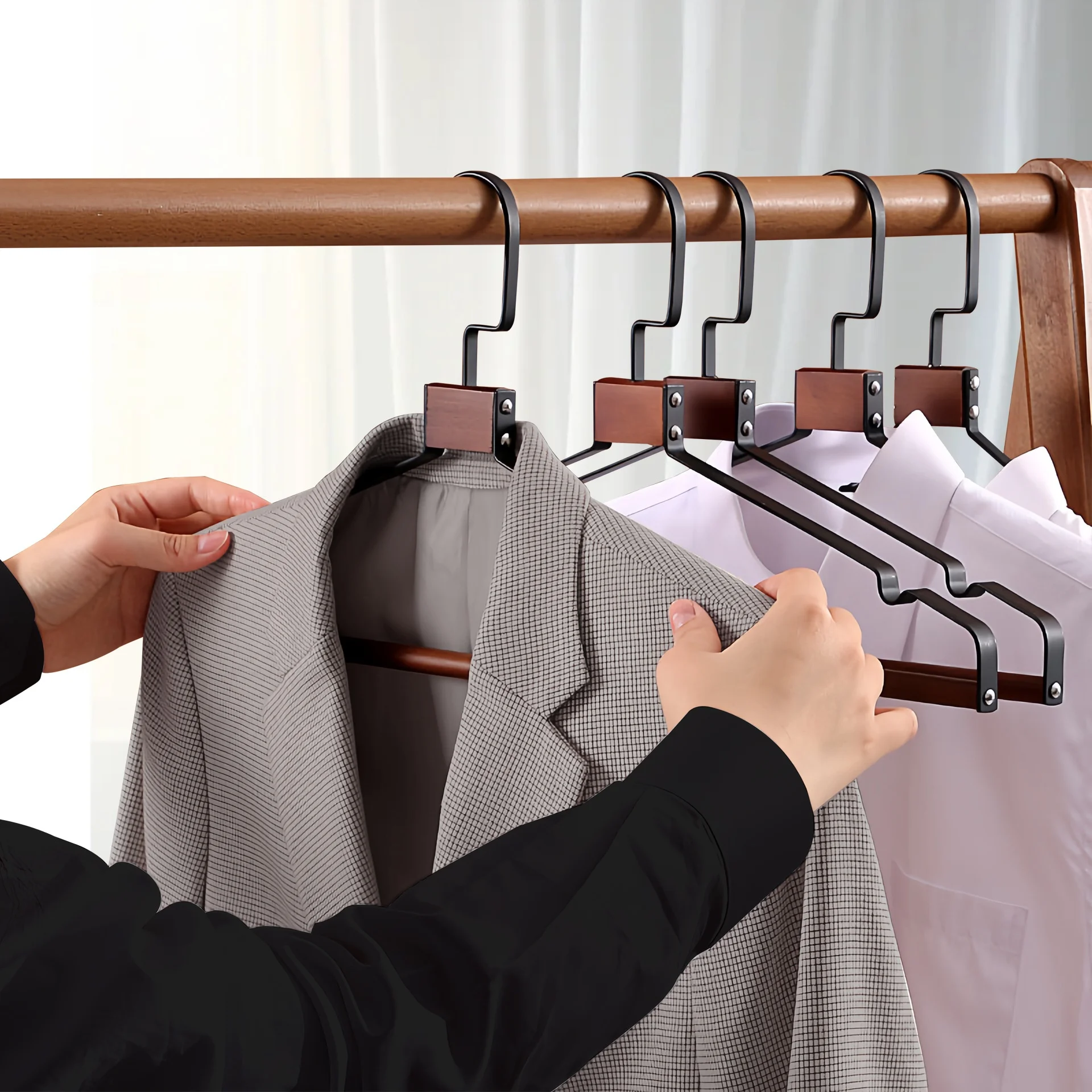 New Arrival Stylish Beech Wood Single-Tier Designer Multi-Functional Clothes Hanger Solid Single Lacquer Technique Wardrobe