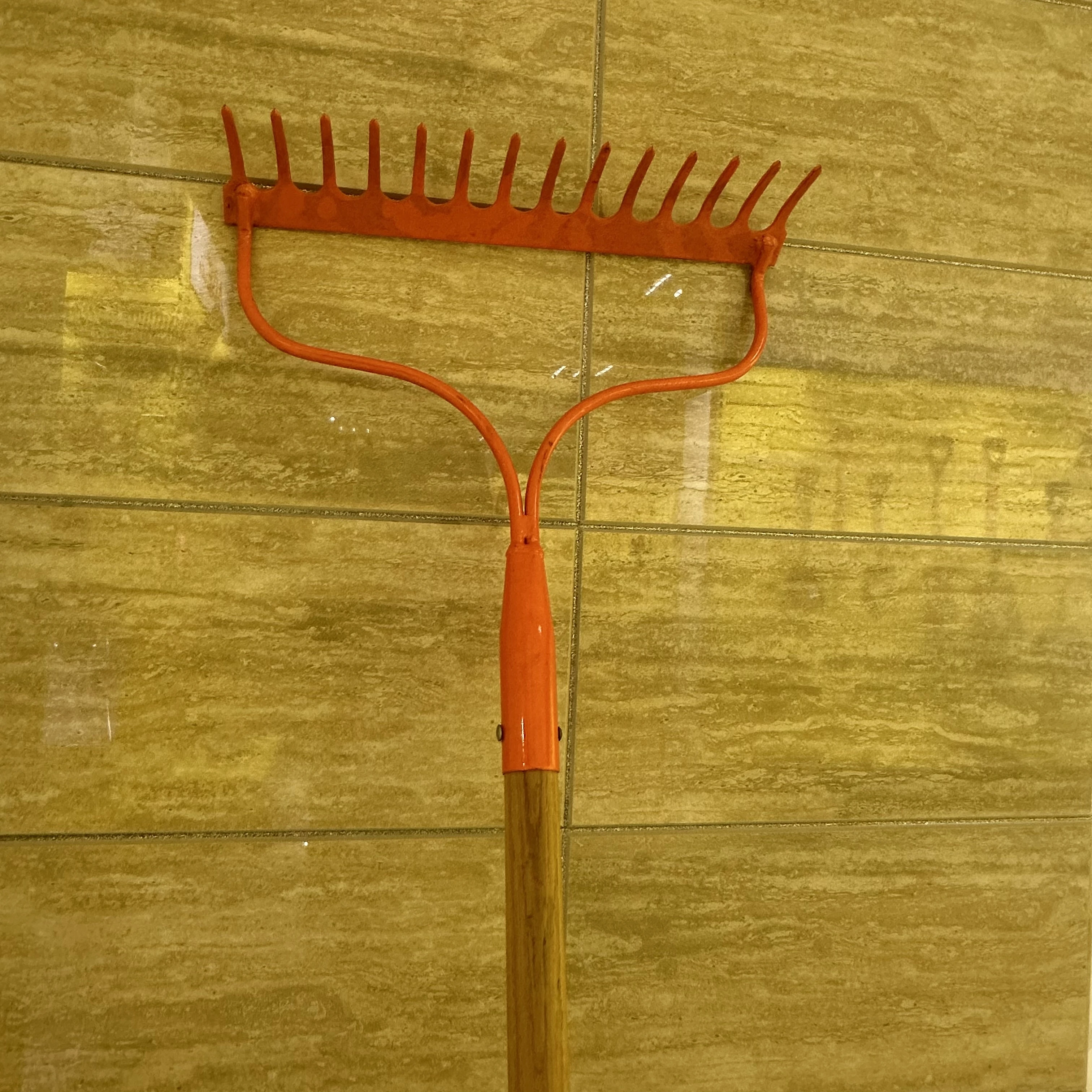 Factory  hot product leaf grabber rake lawn leveling garden tool weeding rake with long handle