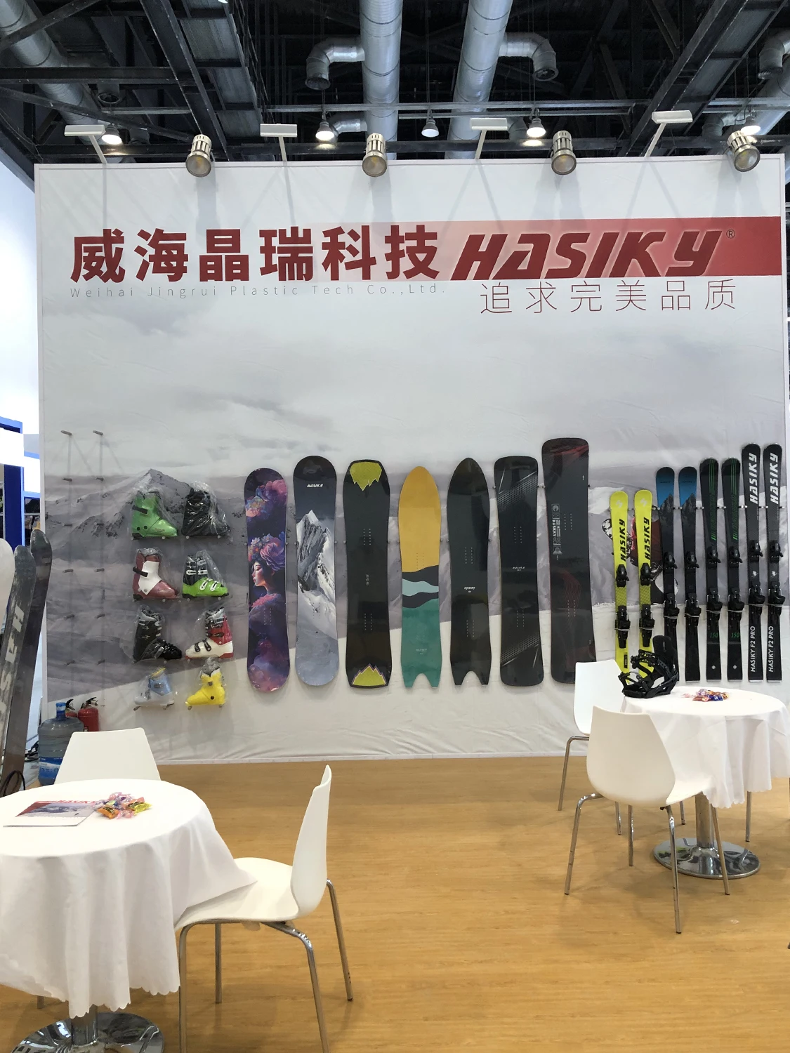 Customized Freeride Snowboards for Adults Wood Material for Winter Skiing Sport Style Direct from China Factory