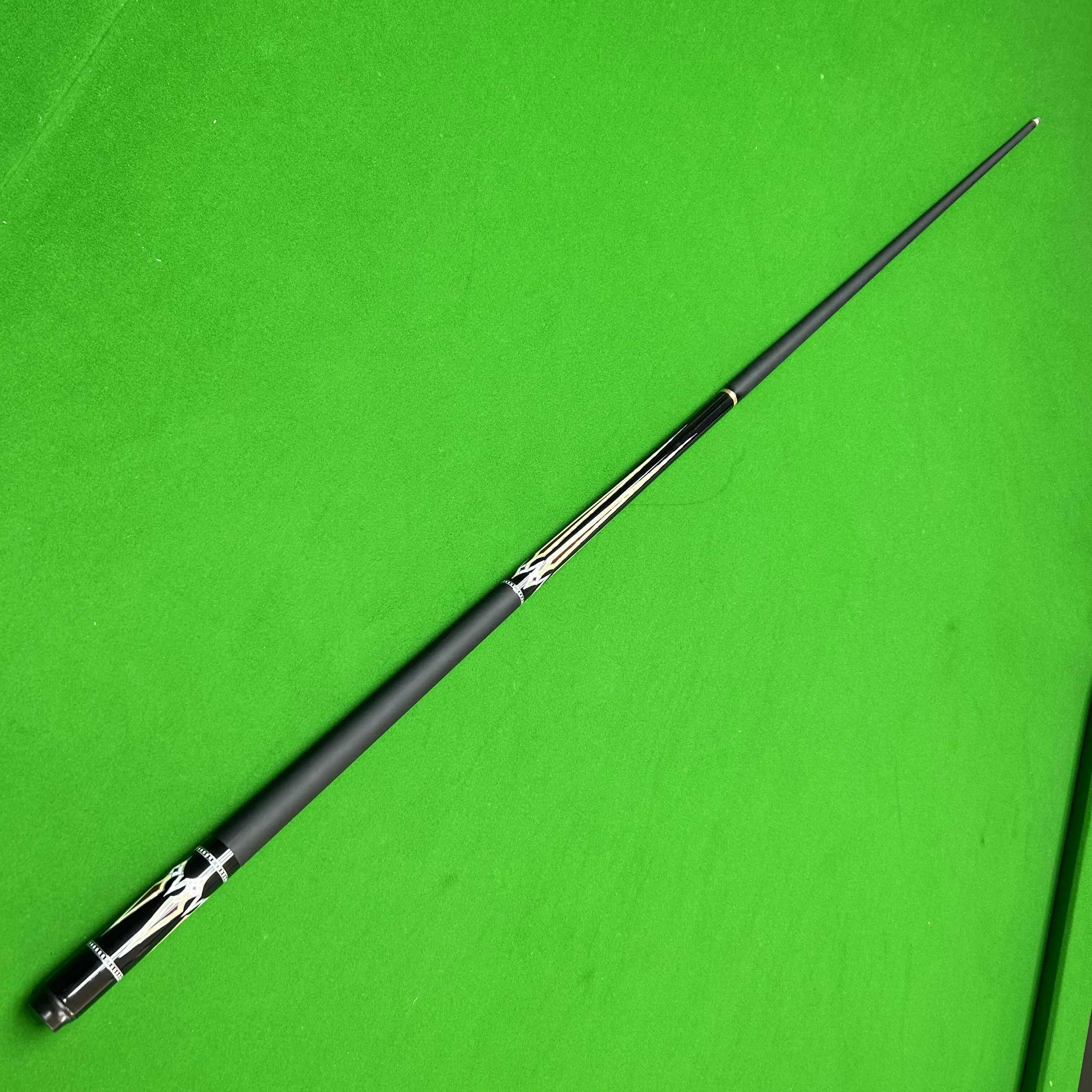 2/1 Joint Snooker Pool Cue Highly 10MM trip size  carbon fiber Pool Cue highly accurate graphite carbon fiber Pool Cue