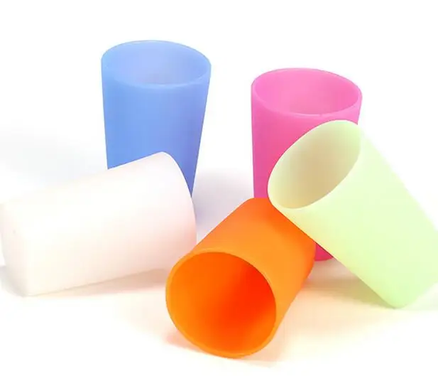 Household items wholesale Food grade customs logo whiskey cup silicone  shot wine cups