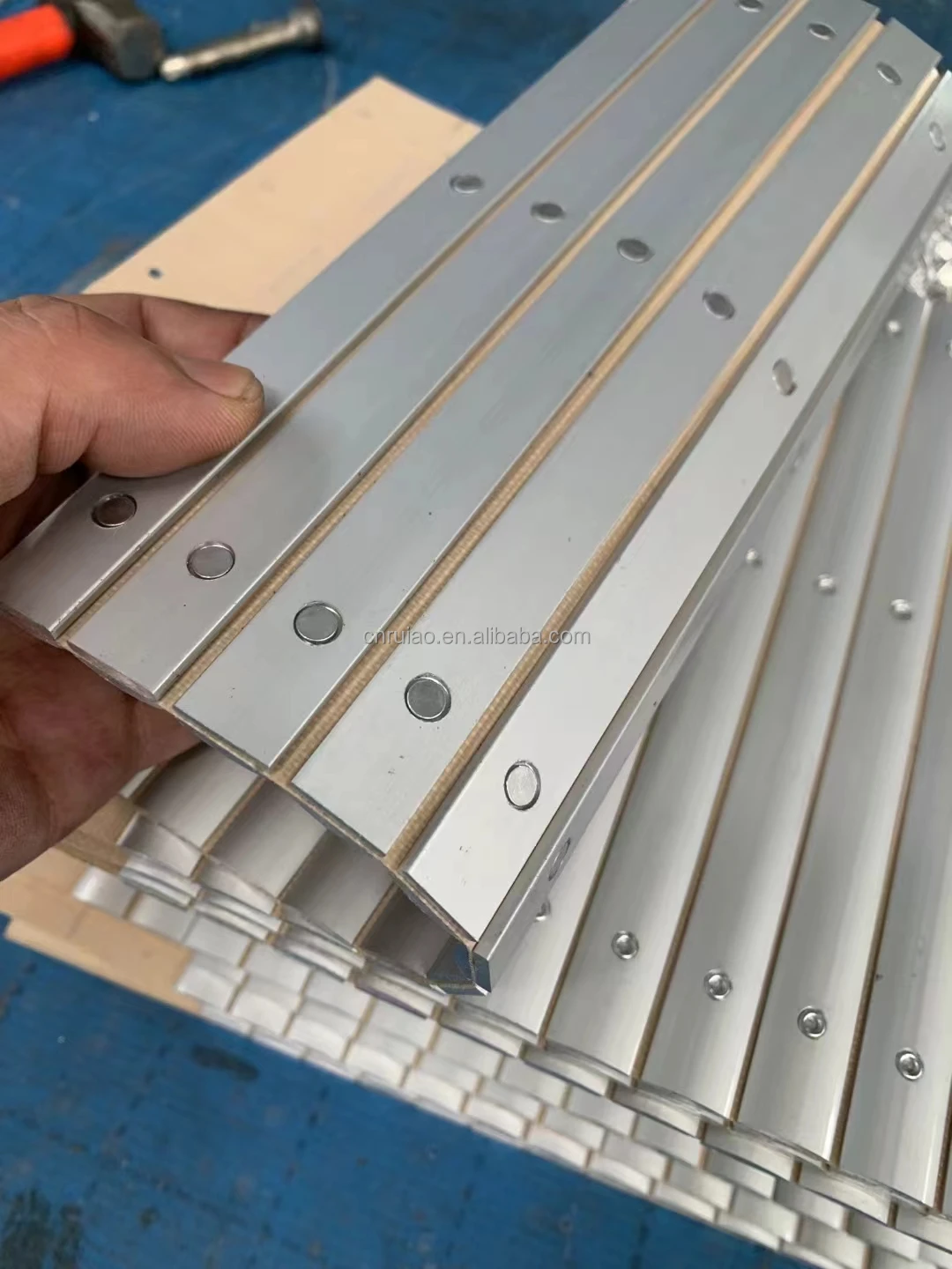 flat aluminium apron cover Aluminum protecting curtain apron cover for cnc machine