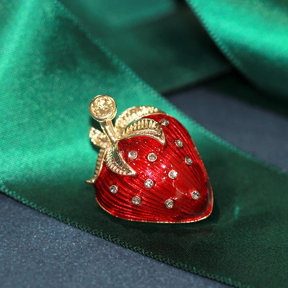  YANYI Lovely Red Strawberry Brooch With Diamond Oil Drop And Spiny Horse Needle Jewelry