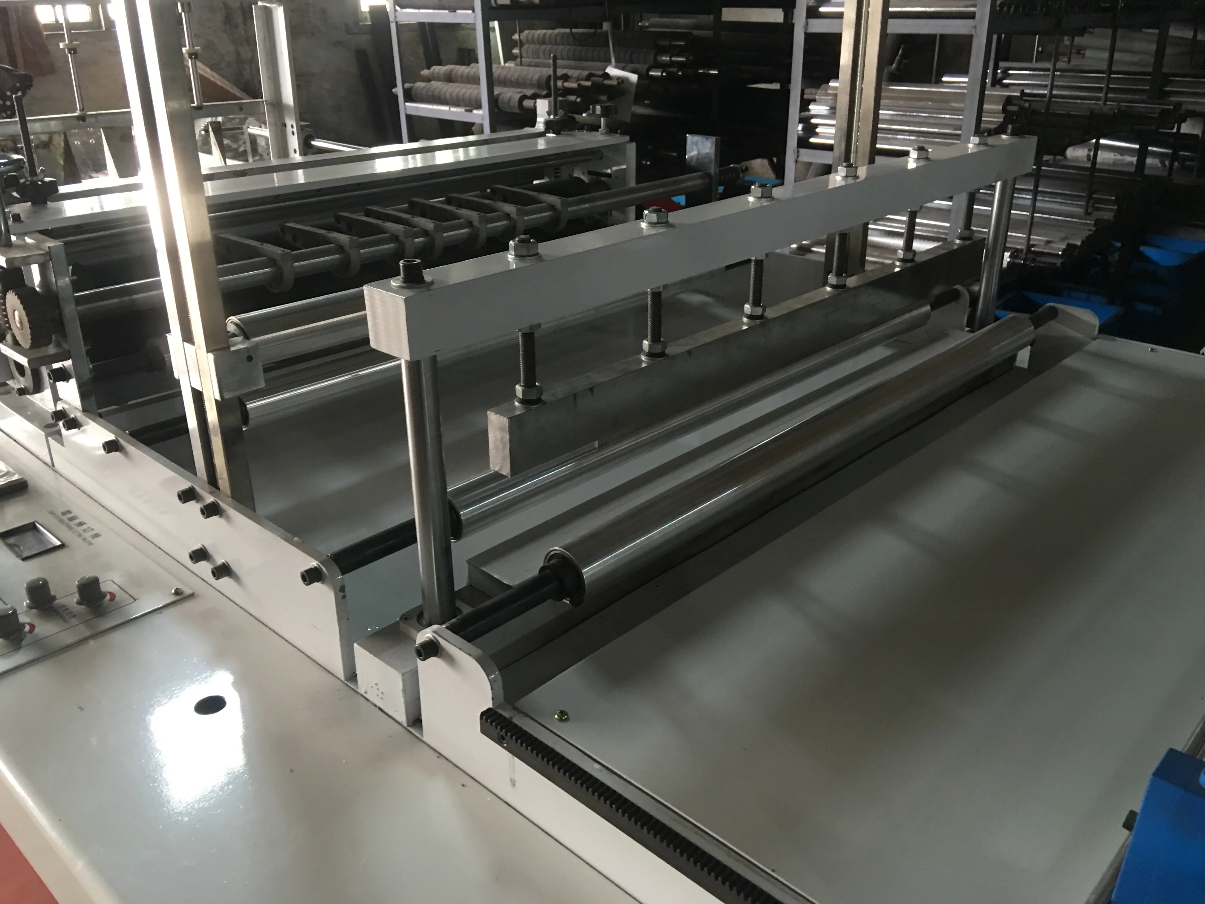 HQ1300D Plastic Film And Paper Sheet Cutting Machine