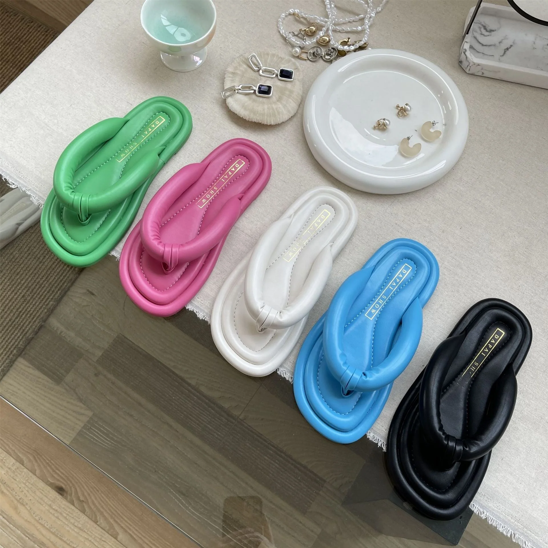 New Creative Lady Slip-on Sandals Designer Green Sponge Slippers Summer Beach Sandals Flip Flops Slippers
