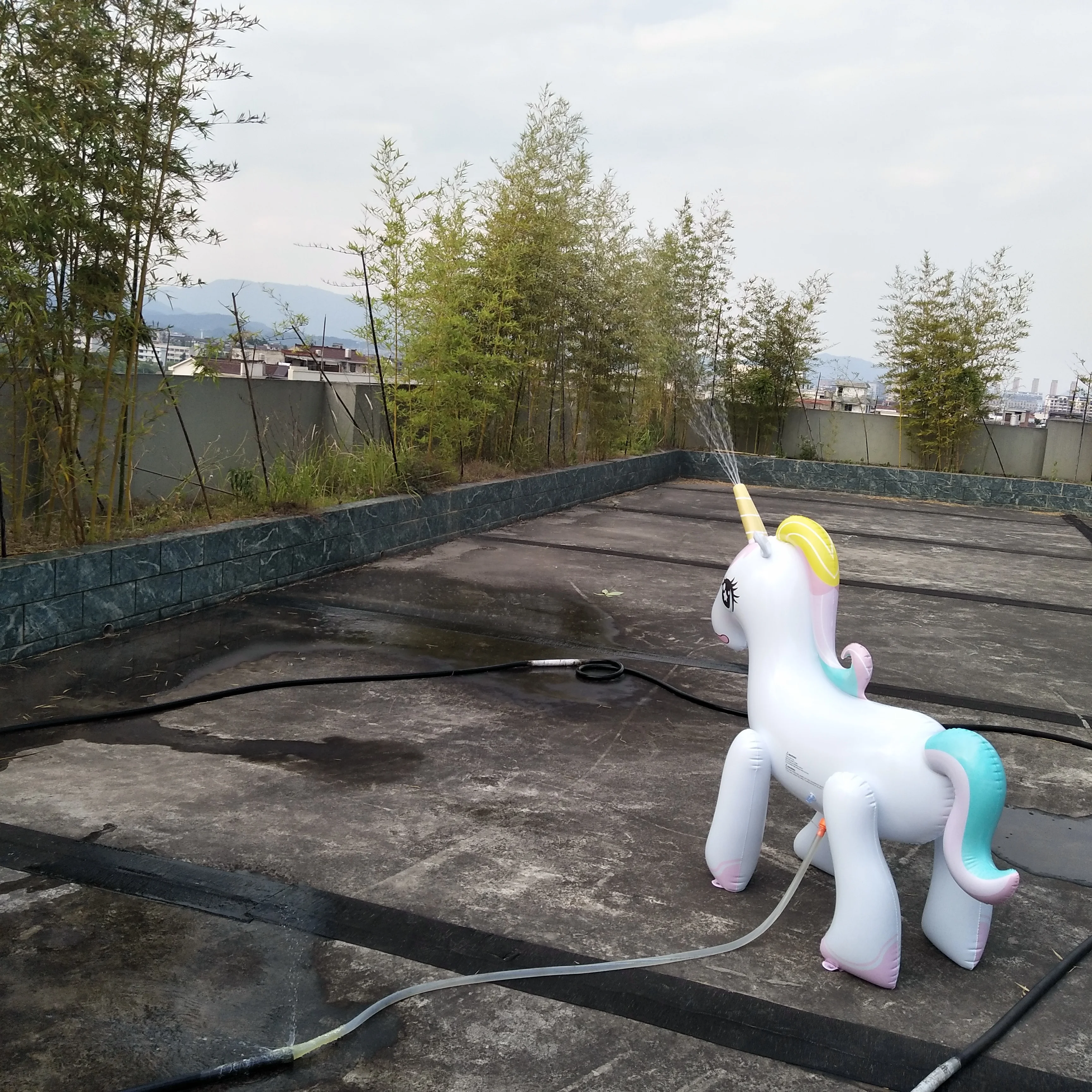 Factory sales  Inflatable Unicorn Water playing equipment Inflatable  Unicorn Yard Sprinkler toy for Kids adult