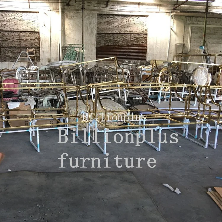 Wholesale Modern Gold Arm Chair W01 Elegant Wren Design Banquet Dining Chair High Quality Stainless Steel New US Popular Design