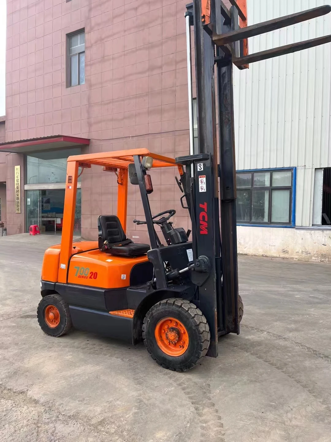 TCM Direct Sales Certified Mini Electric Forklift 2000kg 2 Ton 2.5 Ton 3 Ton Capacities Secondhand Core Engine Pump Motor Gear