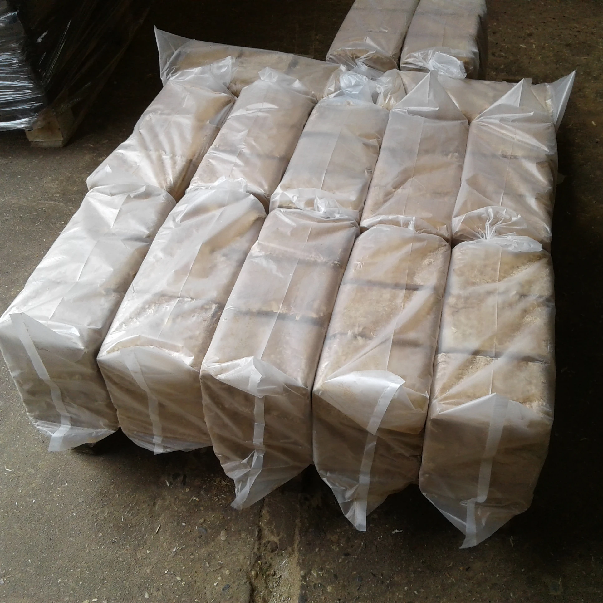 Wooden briquettes RUF  / Wood pellets