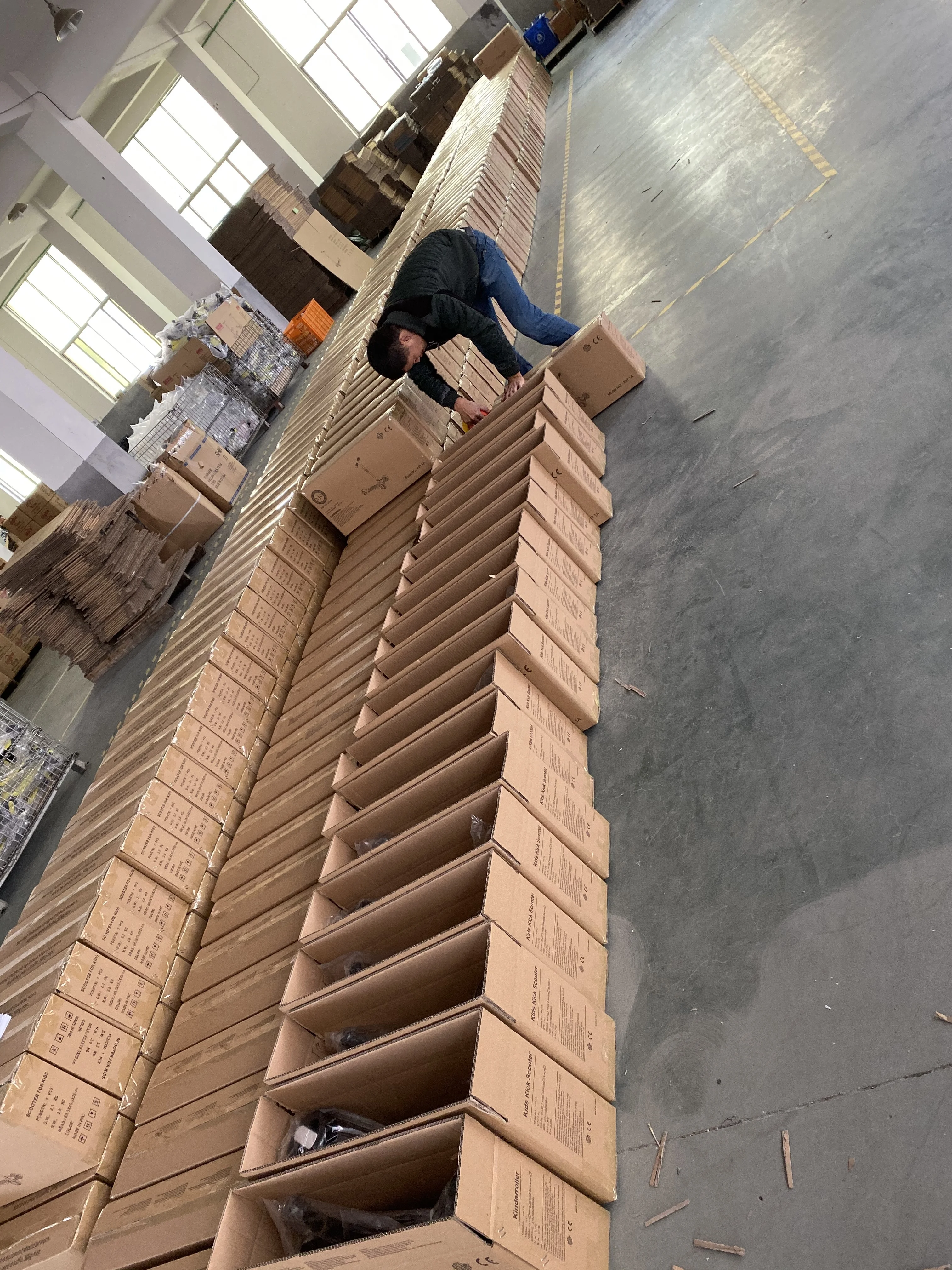 New Factory Direct Supply 3 Wheel Kids Play Scooter Baby Scooter 8 Year Old Kick Scooter