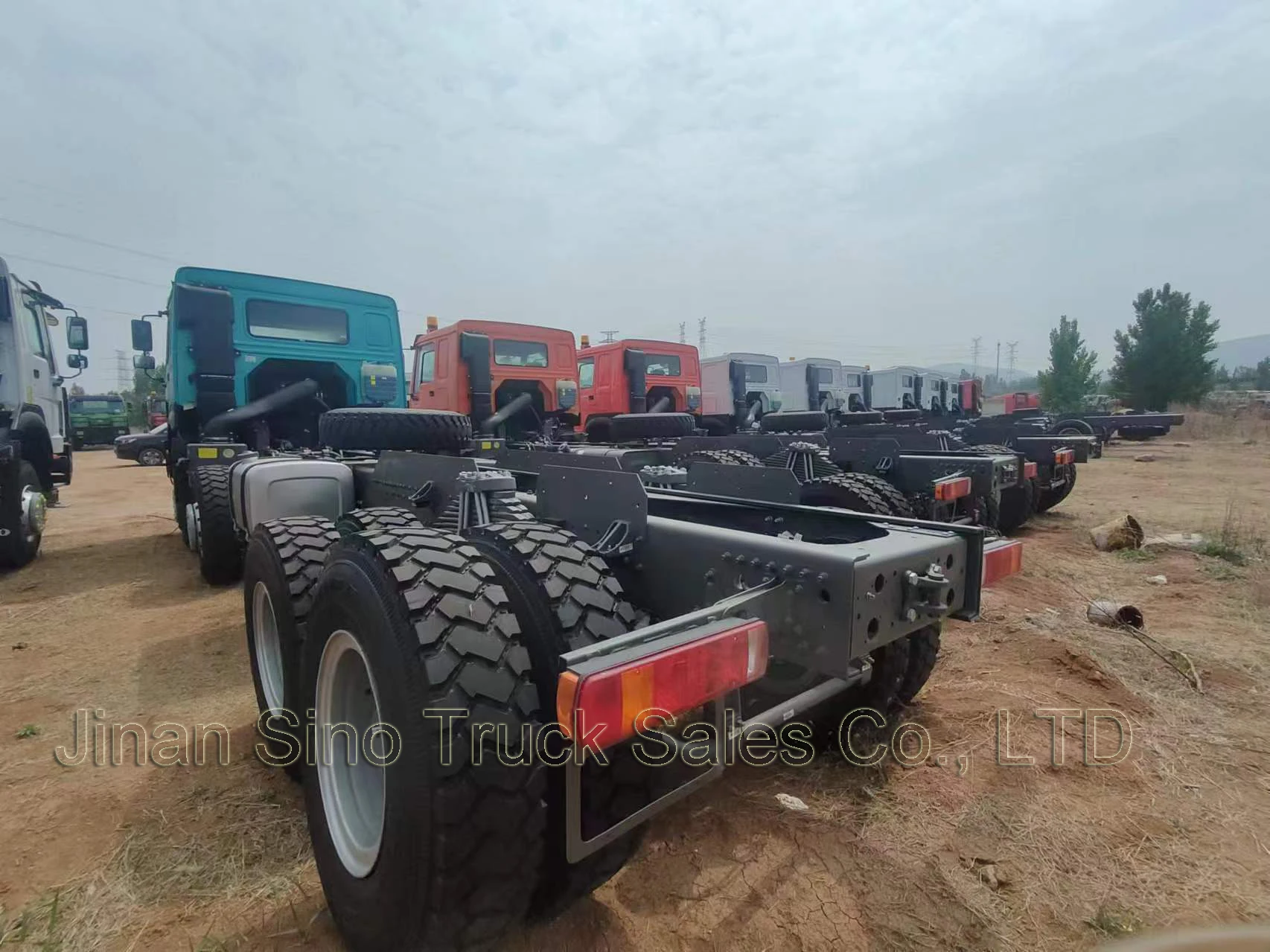 2024 China Sino Howo 8x4 Diesel 50Tons 12Wheelers Tipper Dump Truck chassis with metal bumper
