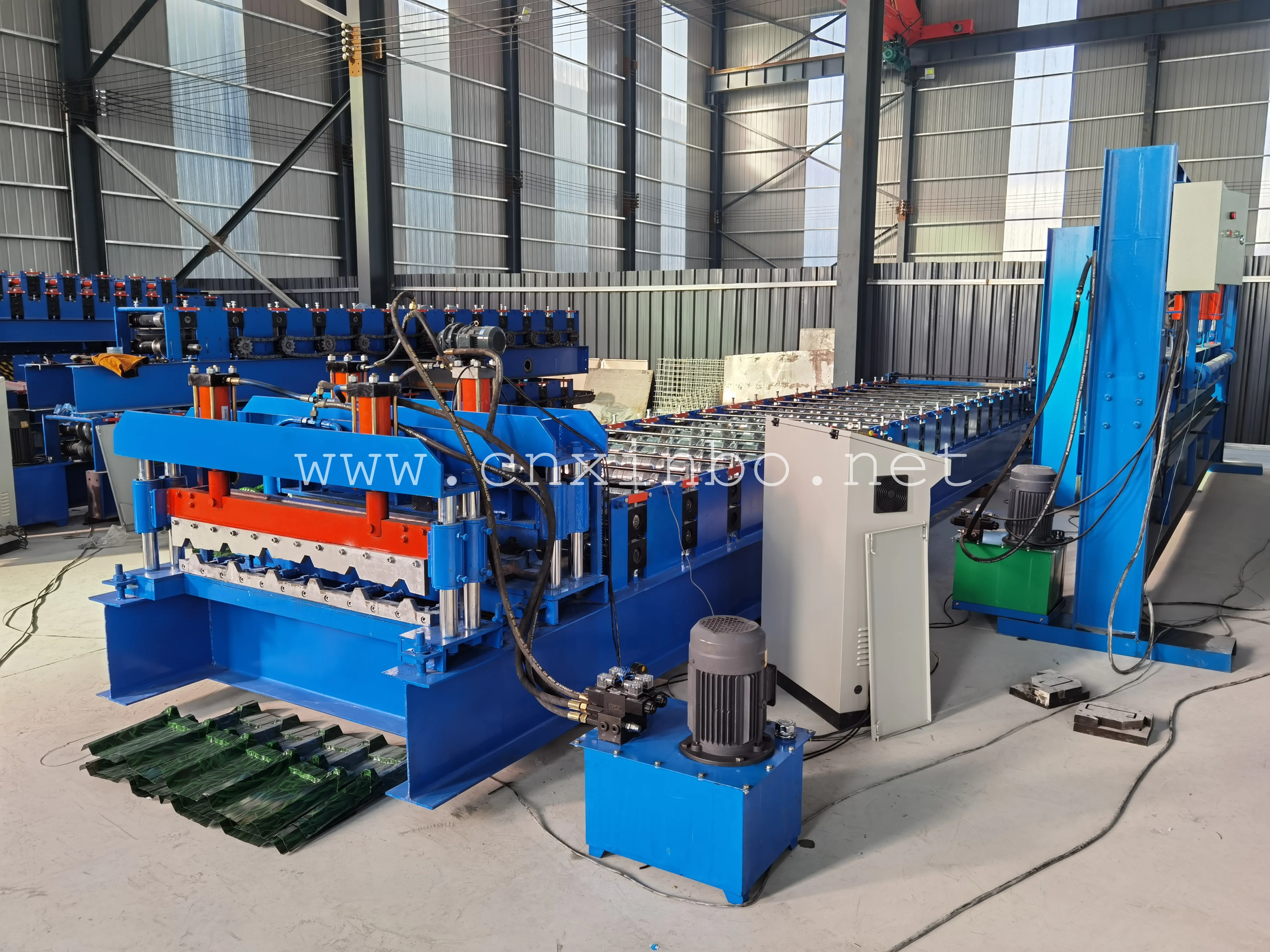 Professional industrial roof panel manufacturing machine glazed tile color roof panel cold roll forming machine price