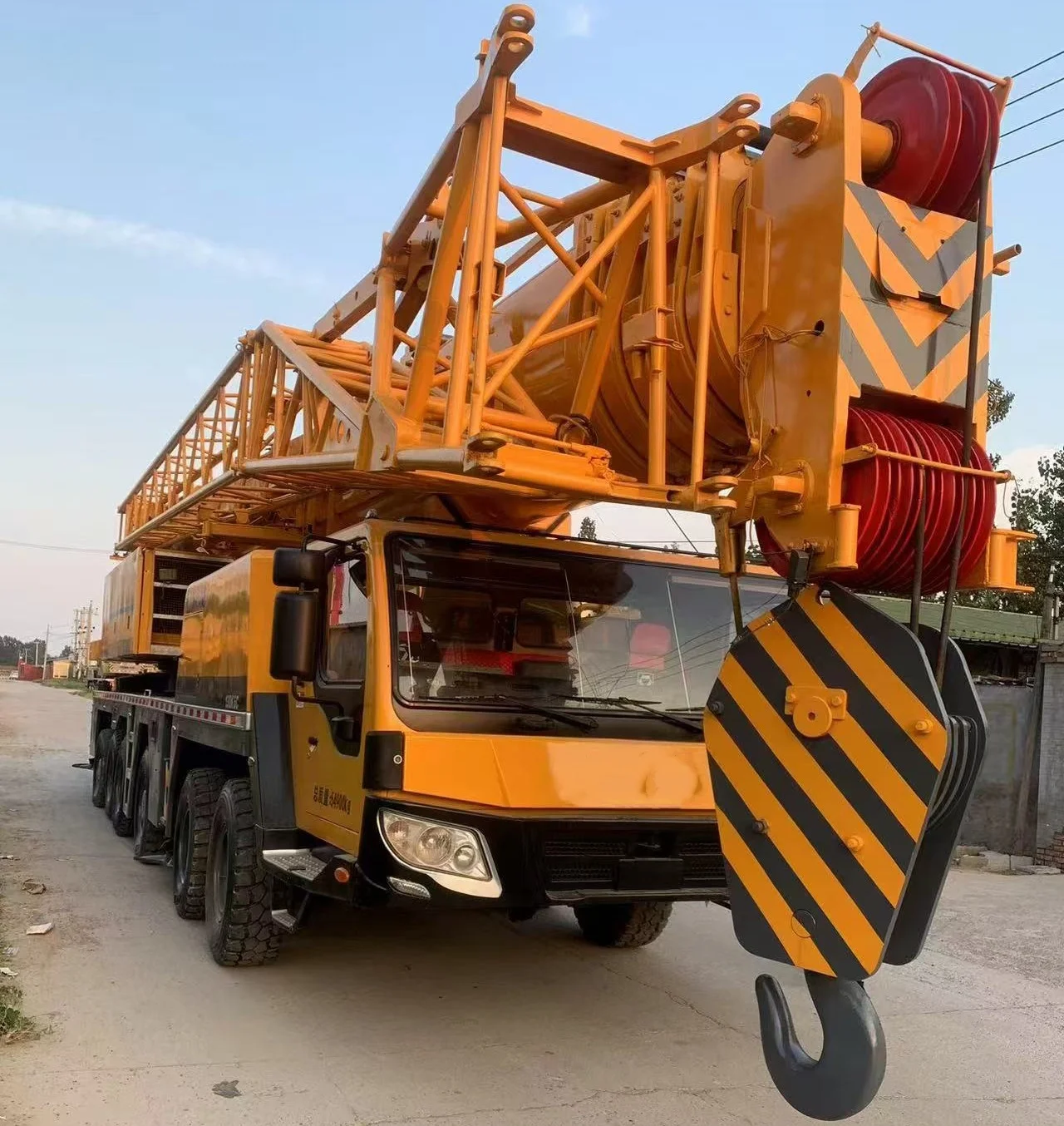 Professional sales of cheap used cranes used Chinese cranes used Japanese cranes  QY70K-II XCT80 XCA130