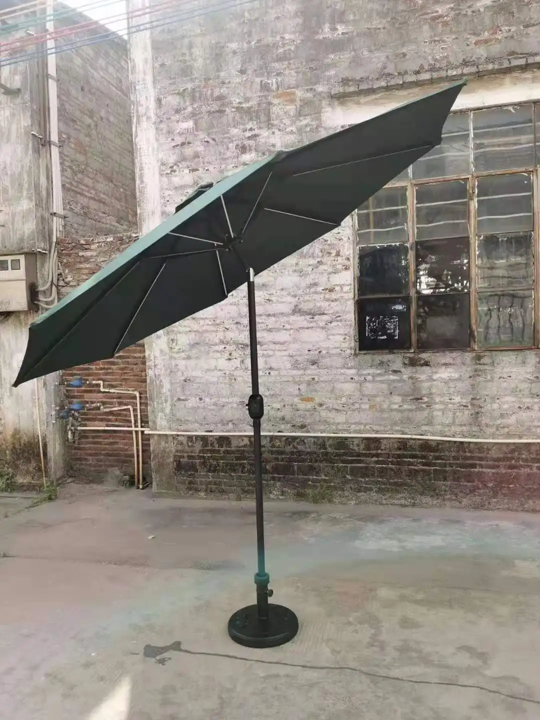
Hot Sales 2.7m Outdoor Solar Charge LED Lights Parasol Patio Solar Power Umbrella 