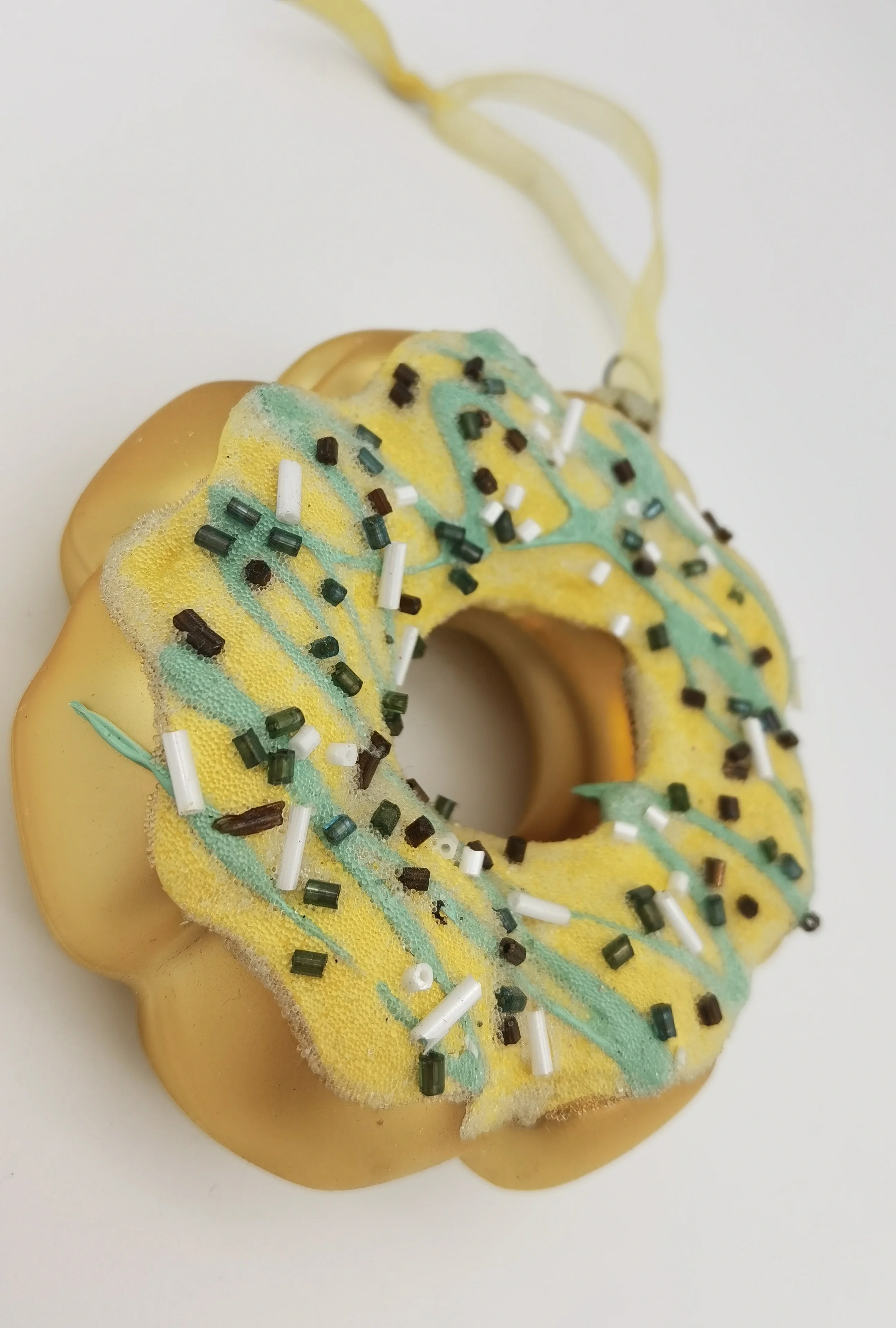 2022 Custom Food Delicate Cute Donut Dessert Shape Hanging Christmas Glass Ornament Donut Christmas Tree Ornament