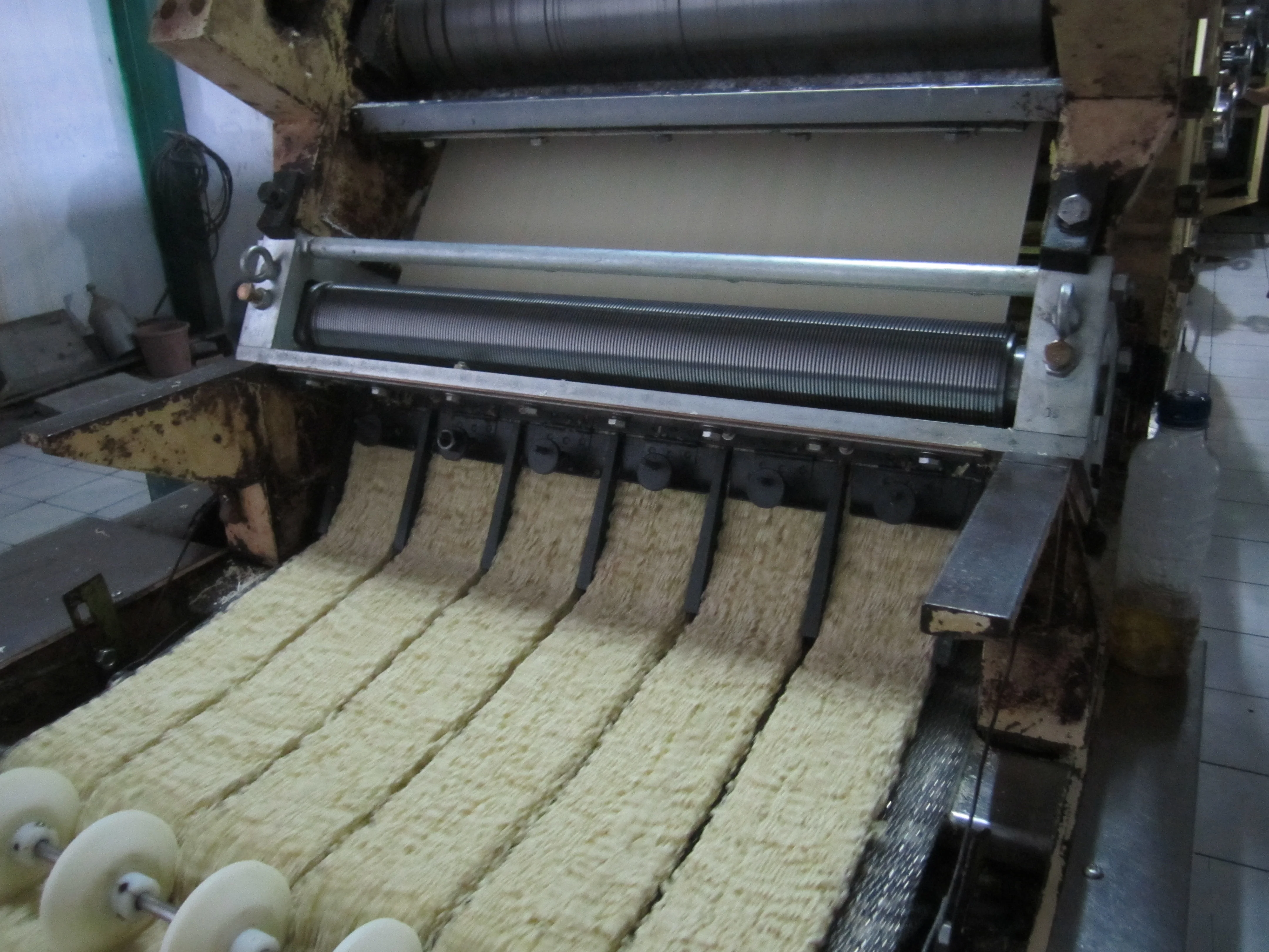 PLC Automatic Flour Cup Noodle Making Machine/Bag Fried Instant Noodle Production Line