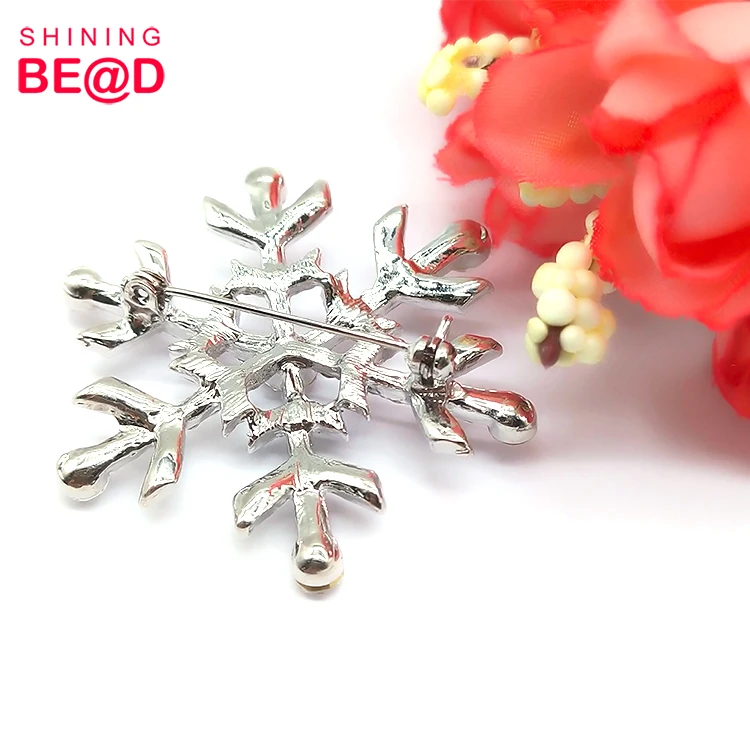 Wholesale Sparkling Crystal Snowflake Brooch Silver Alloy Rhinestone Pin Corsage for Women Suit Coats Fashion Jewelry Decoration