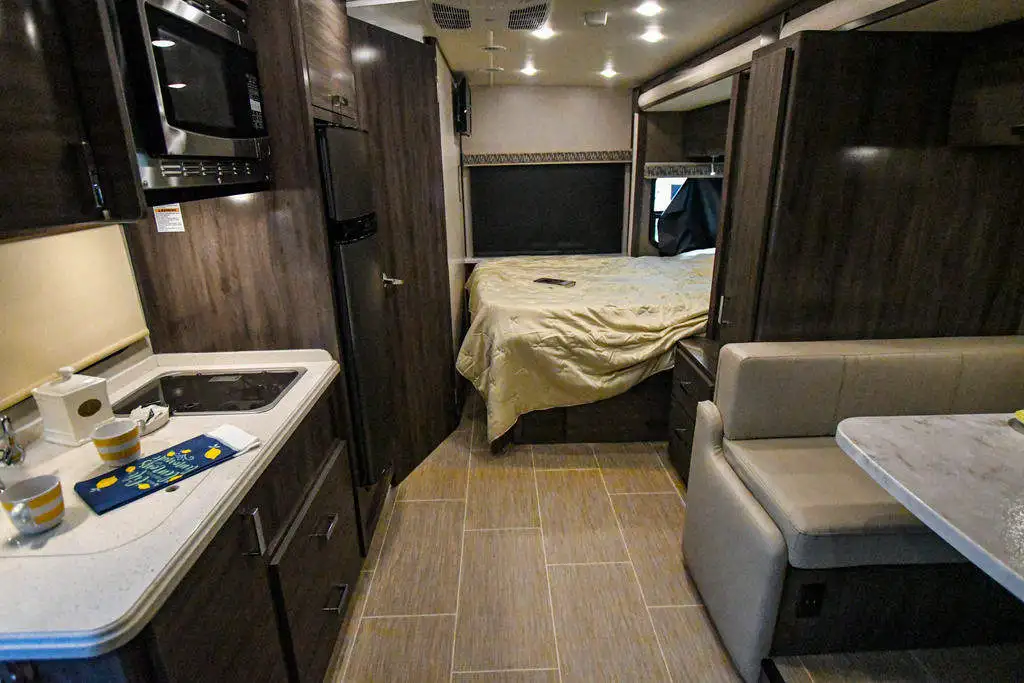 Used 2019 Fleetwood Class C RV Pulse 24B Luxury MOTORHOME Used for Camping