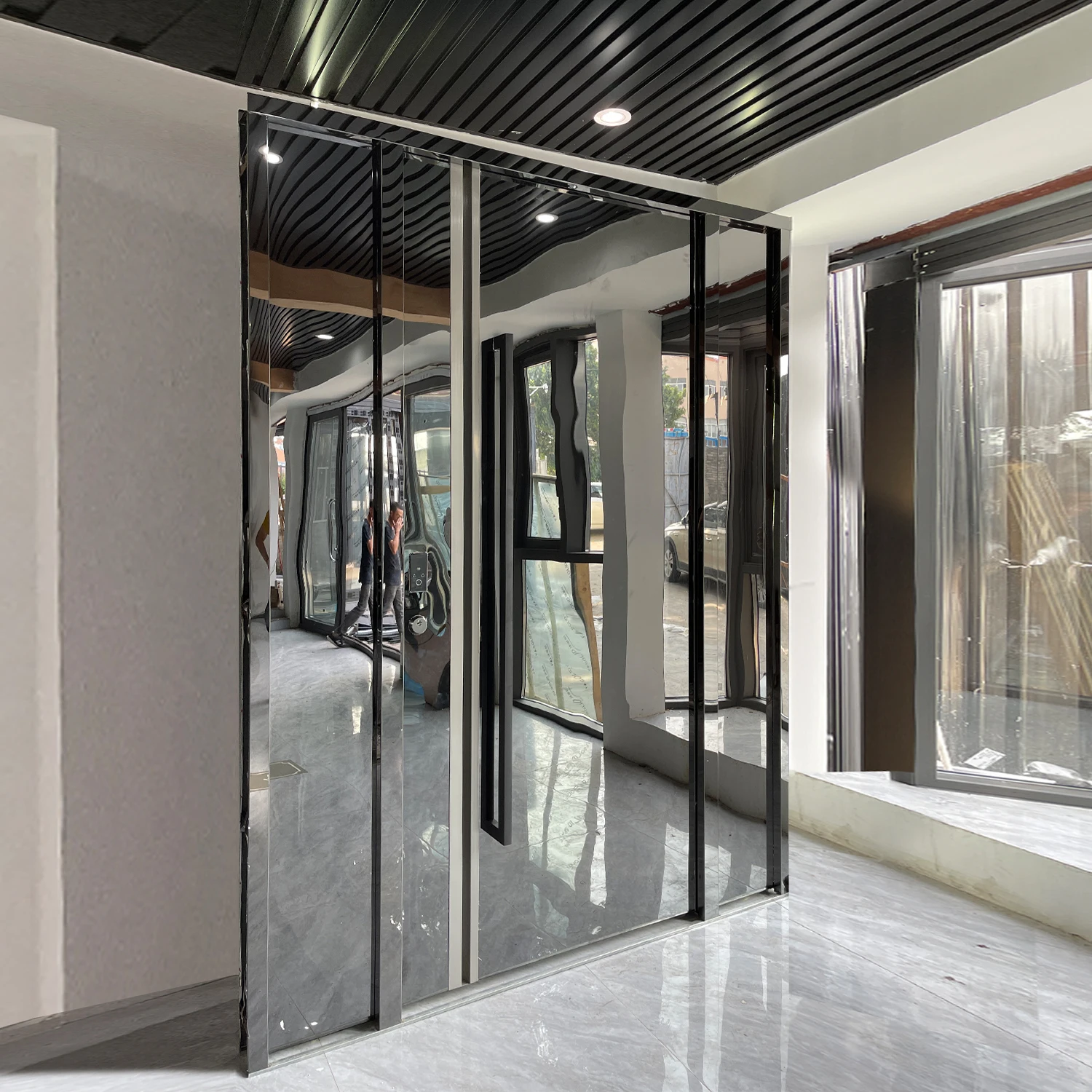 Современный зеркальный дизайн Prettywood, теплоизолированные наружные входные безопасные стальные алюминиевые деревянные входные поворотные двери