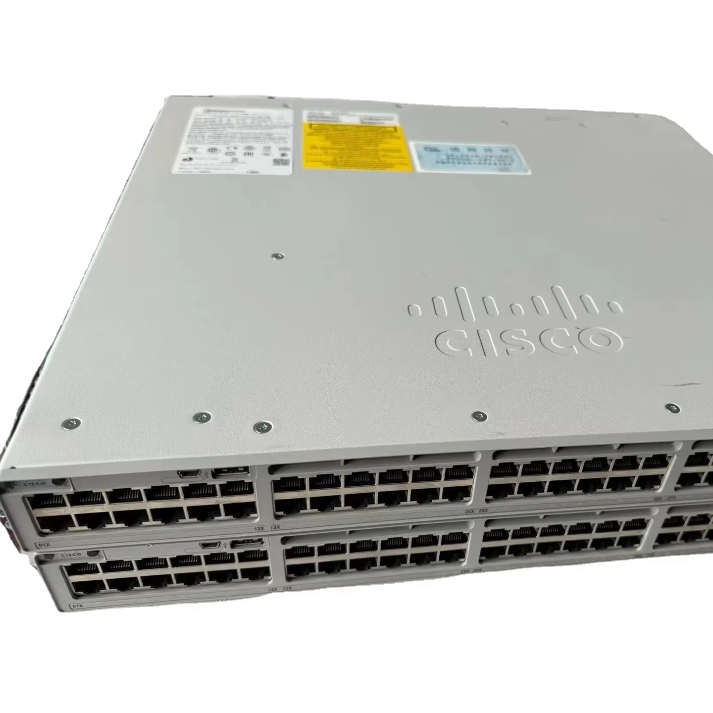 ciscos switch   C9200L-48T-4G-E Switch 9200 48-port Data 4x1G uplink Switch Network Essentials