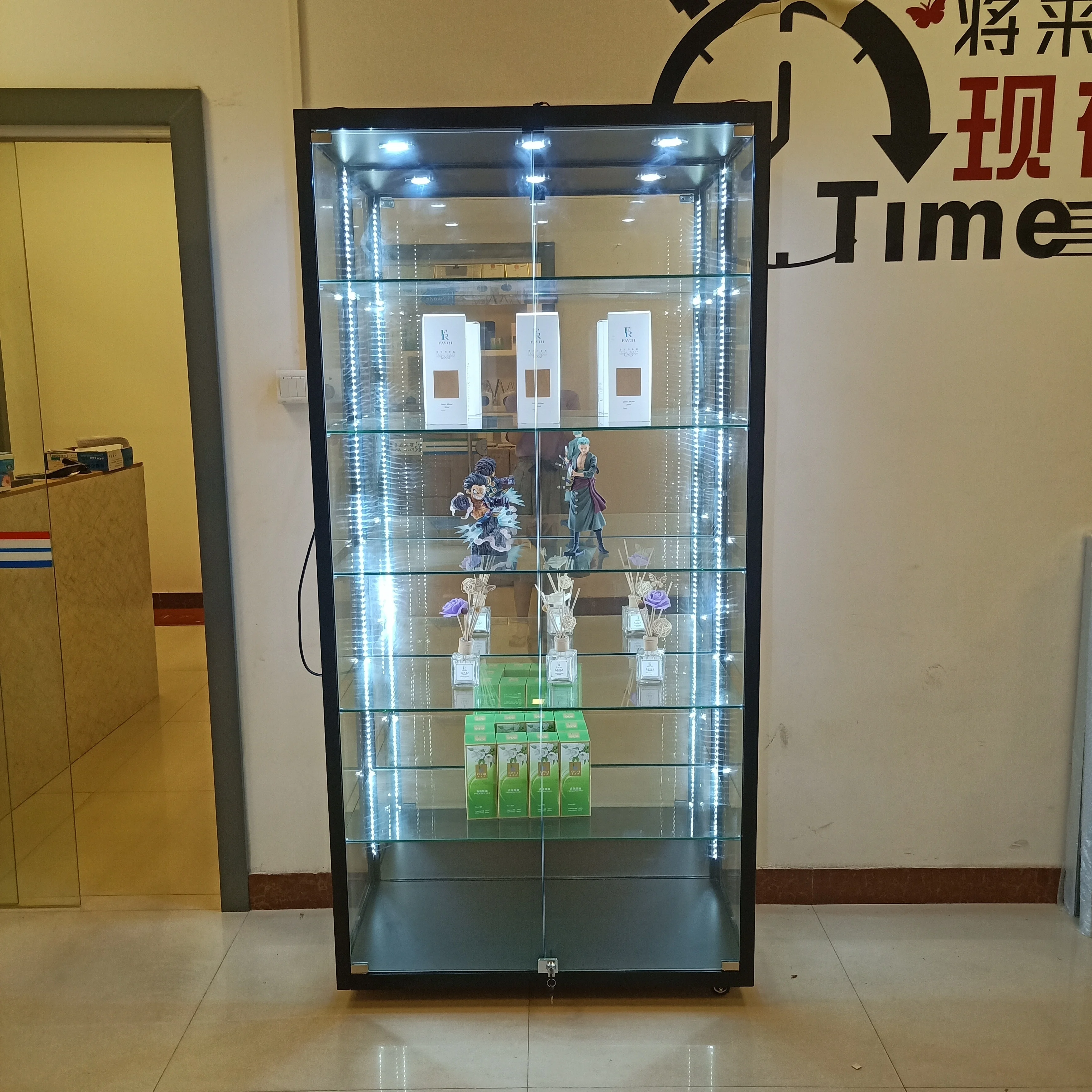Guangzhou Factory Modern Full Vision Aluminum Frame Glass Vitrina  Bag Display Showcase