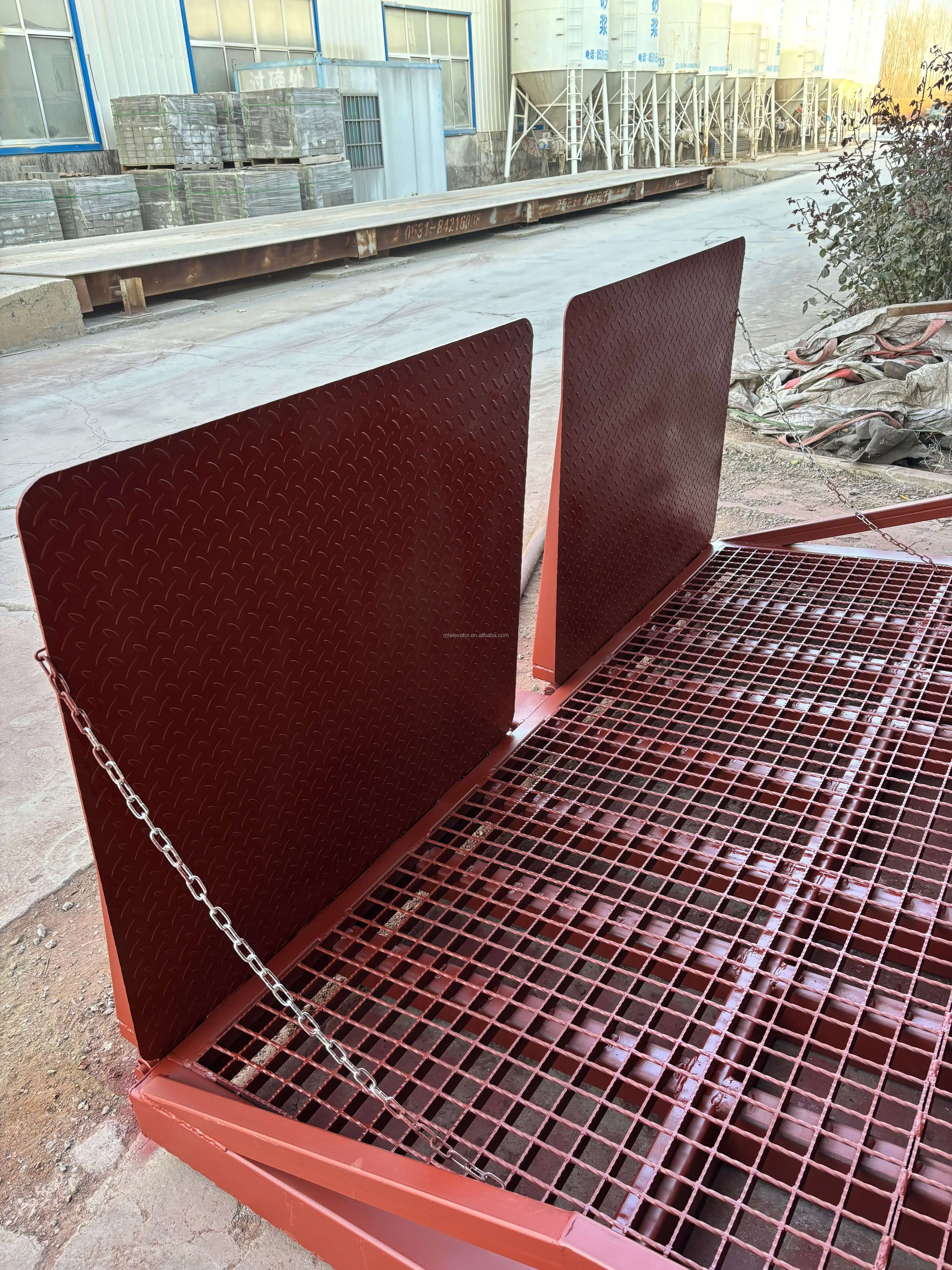 mobile boarding bridge   cargo loading ramp   forklift loading ramp