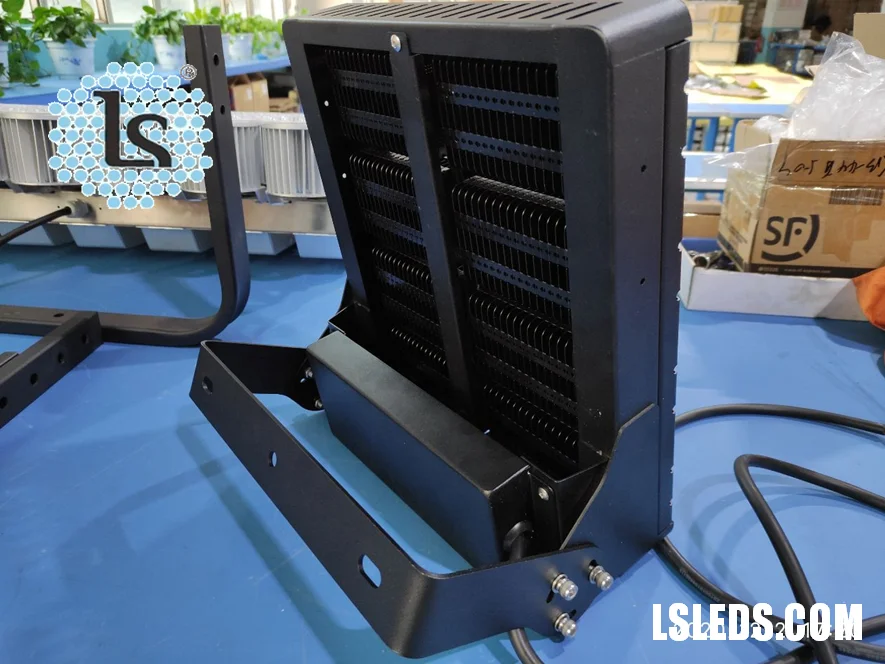 Waterproof IP68 IK08 football stadium lighting flood light price 300W 400W 500W 1000W 1500W anti corrosion for coastal area