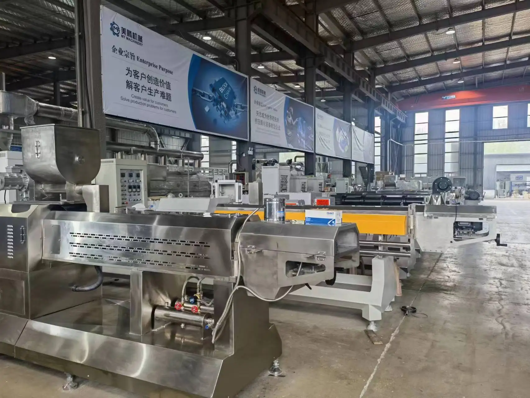 Twin Screw Extruder 200 Kg/h Food Snacks Machine Puffed Corn Snacks Food Making Machine