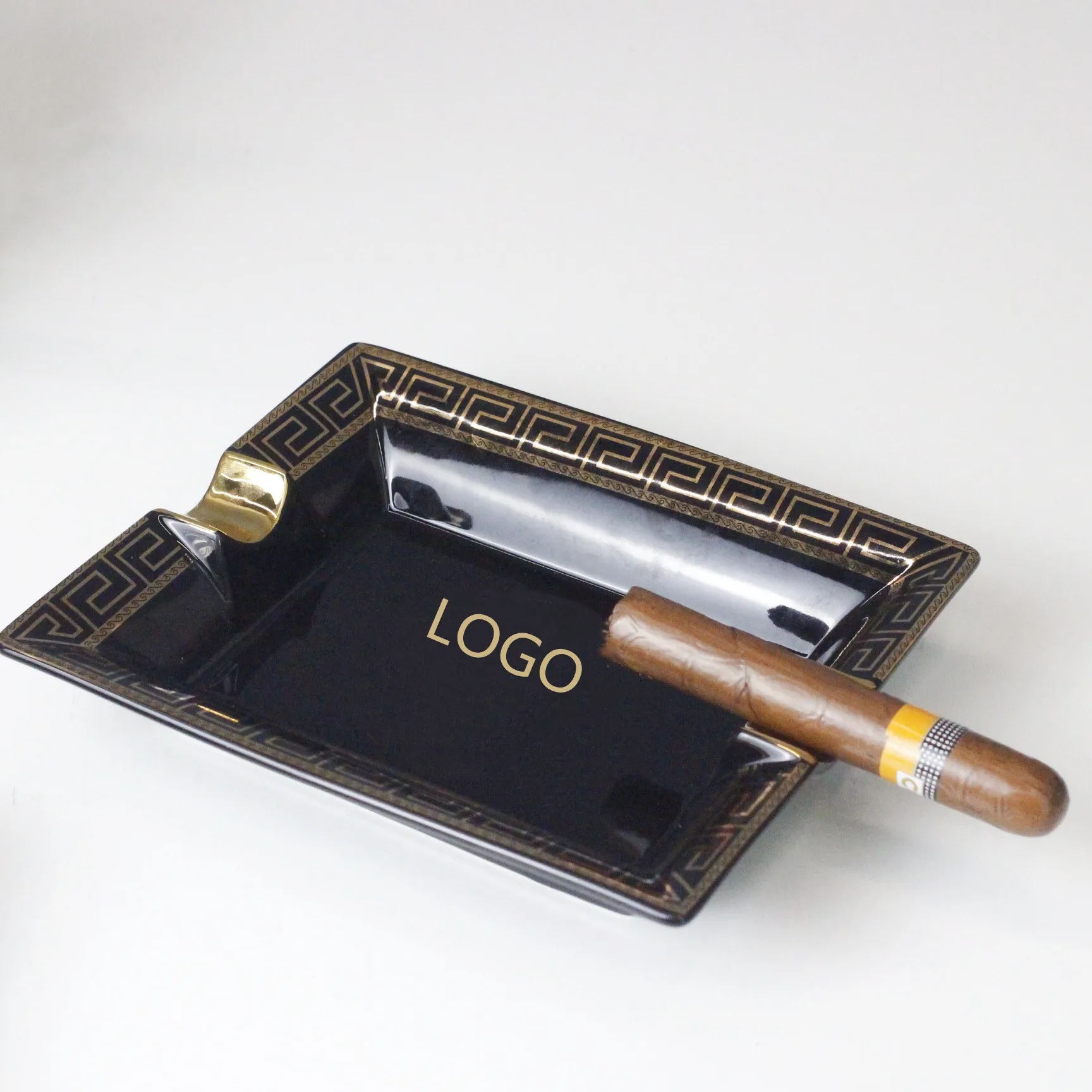 Ceramic Cigar Ashtray Customized logo Luxury Black Color with Gold Design Cigar Accessory As Gift for Smoking Shop