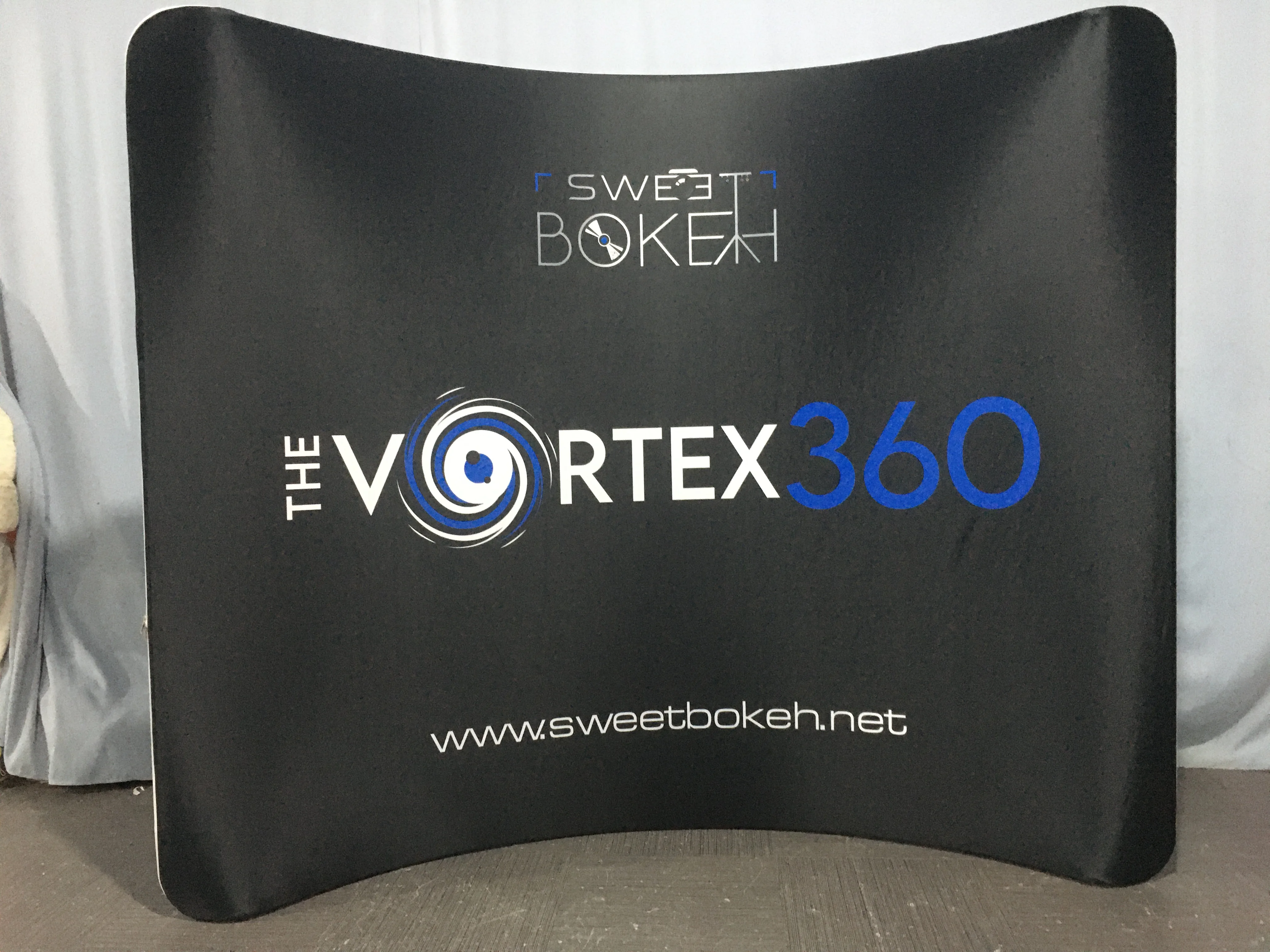 Custom Print Tension Fabric Curved Backdrop 8ft Pillow Case Backdrop Trade Show Event Tension Fabric Display