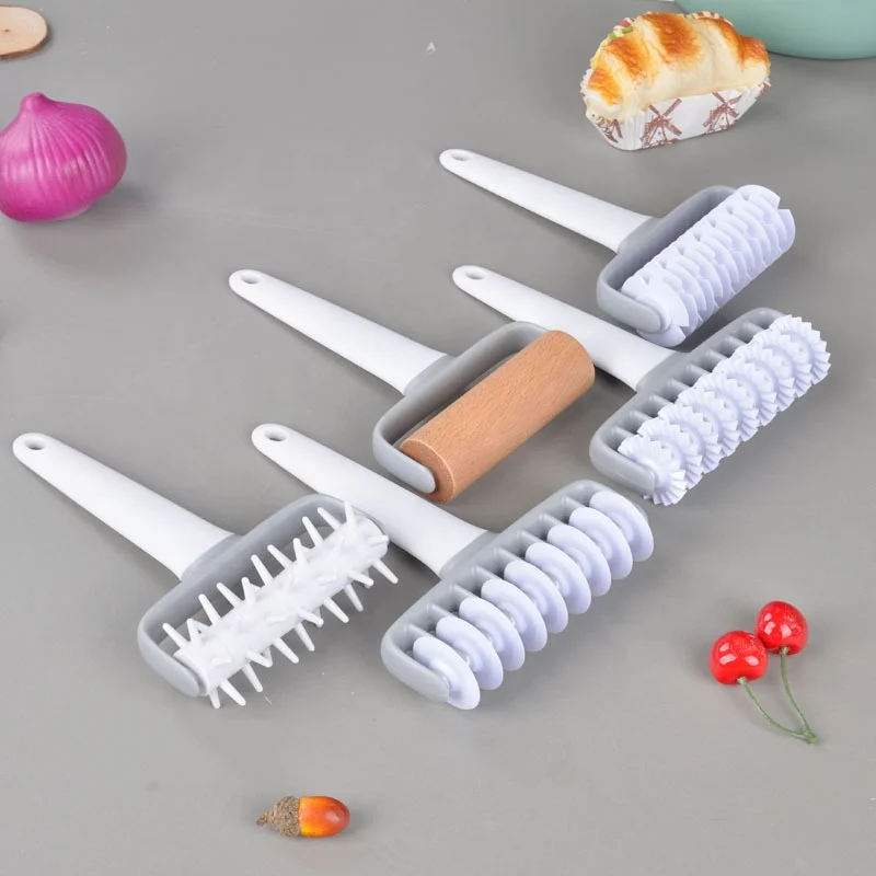 Plastic Pizza Dough Docker & Pastry Lattice Roller Cutter