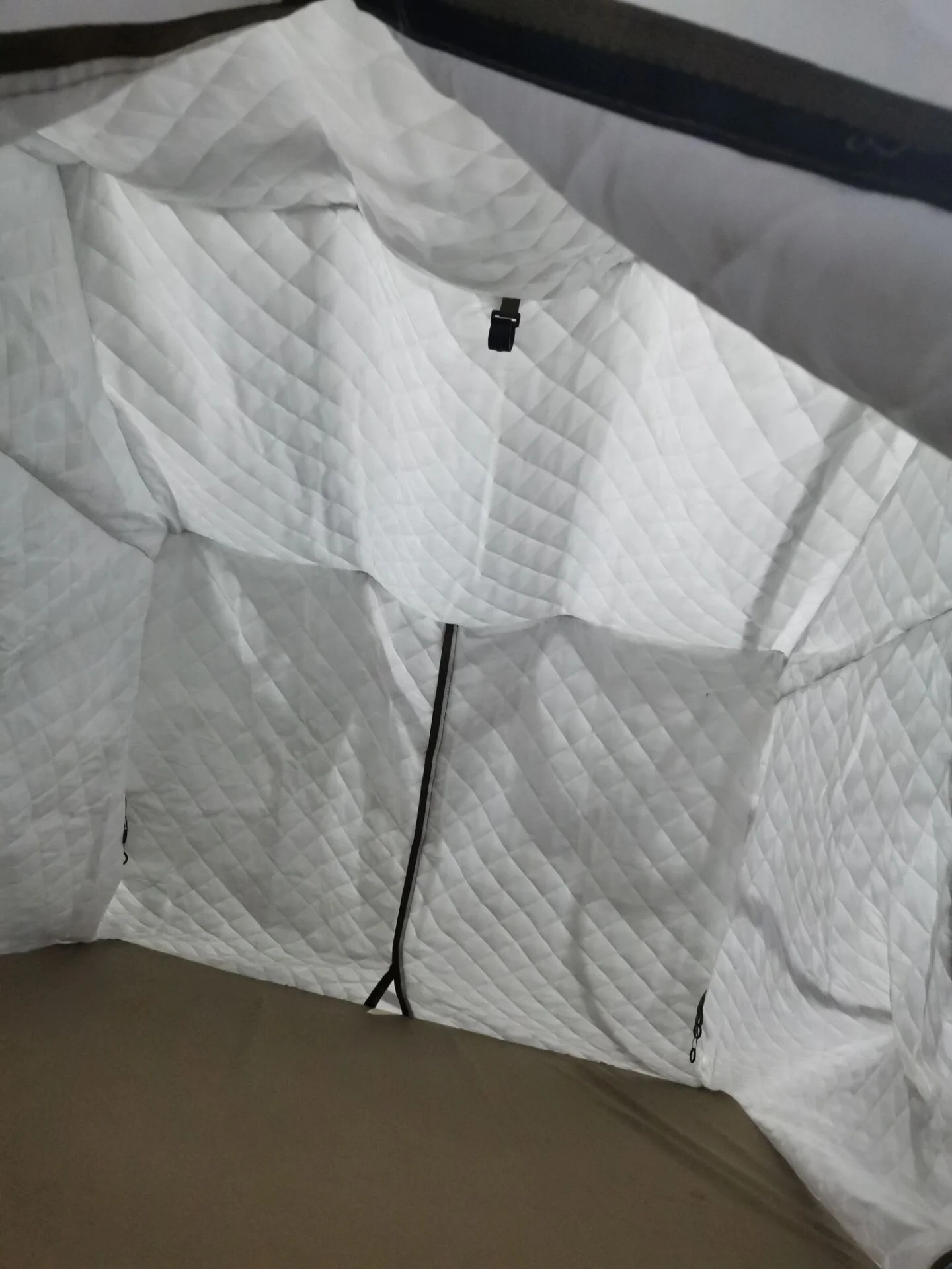
convinent to use roof top tent 4X4 roof insulation tent for car keep warn 
