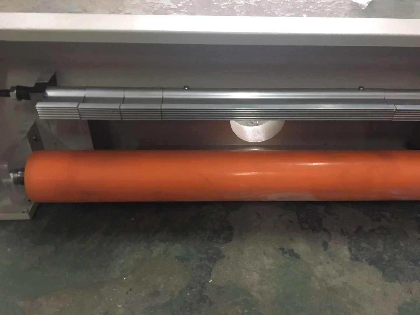 Silicone sleeve for cover roller in corona treater station