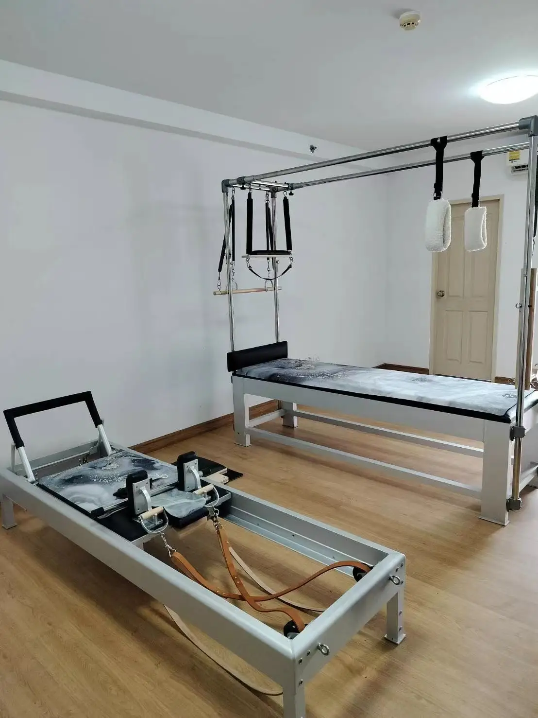 high quality studio commercial yoga exercise white aluminium classic pilates cadillac bed