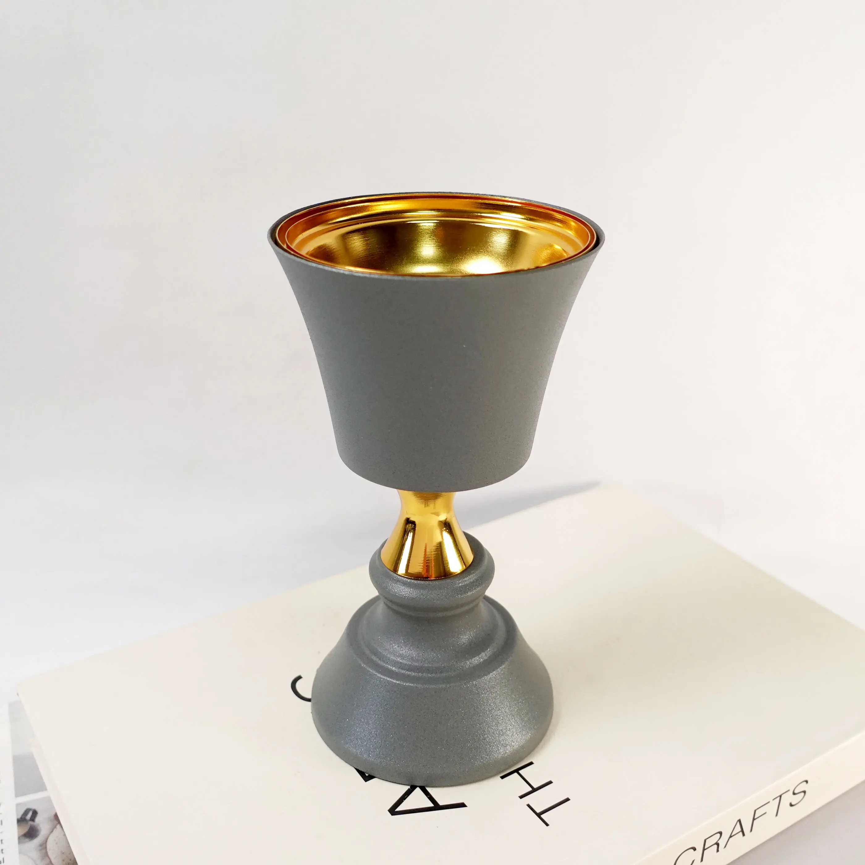 Modern minimalist style metal Middle Eastern Arabic incense burner Aromatic Wood Scented spice burner Dubai carbon incense stove