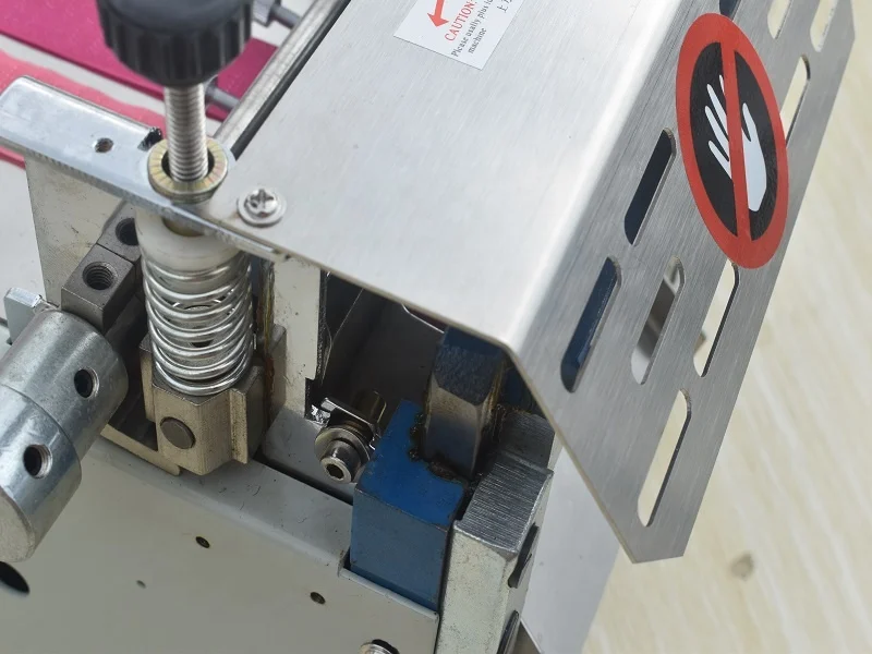 Automatic Round mold cutting and hook &  loop fasteners zipper cutting machine