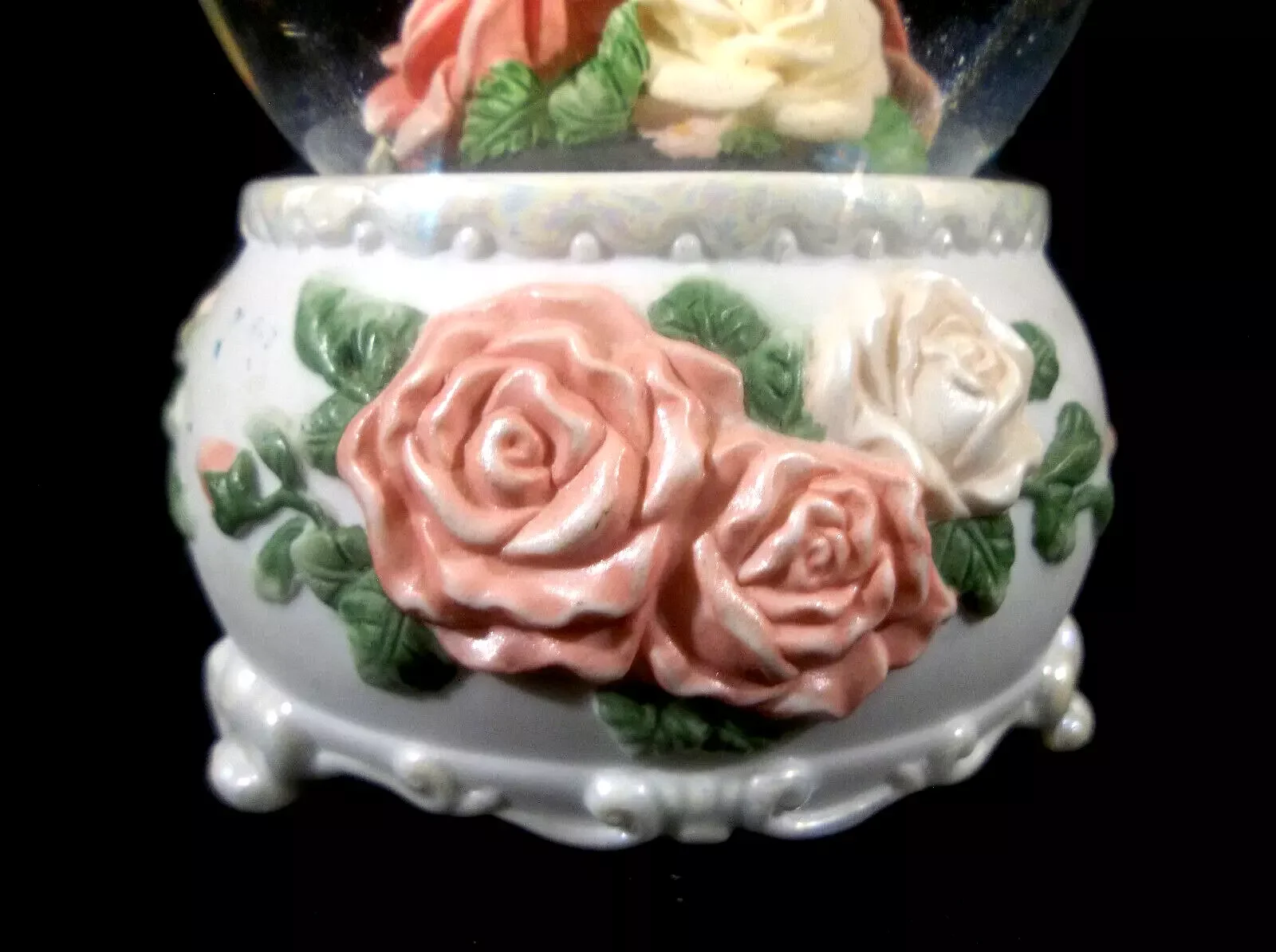 Peace Symbol Music Box Glitter Doves Water Globe Handmade Resin Beautiful Rose Pigeon Romantic Glass Snow Globe Wedding Gift