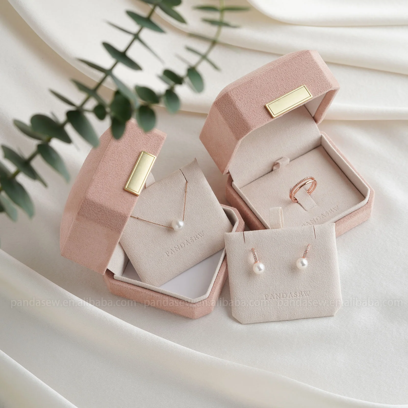 PandaSew Custom Logo Luxury Small Pink Soft Flannel Jewelry Box Gift Packaging Case Velvet Necklace Ring Boxes