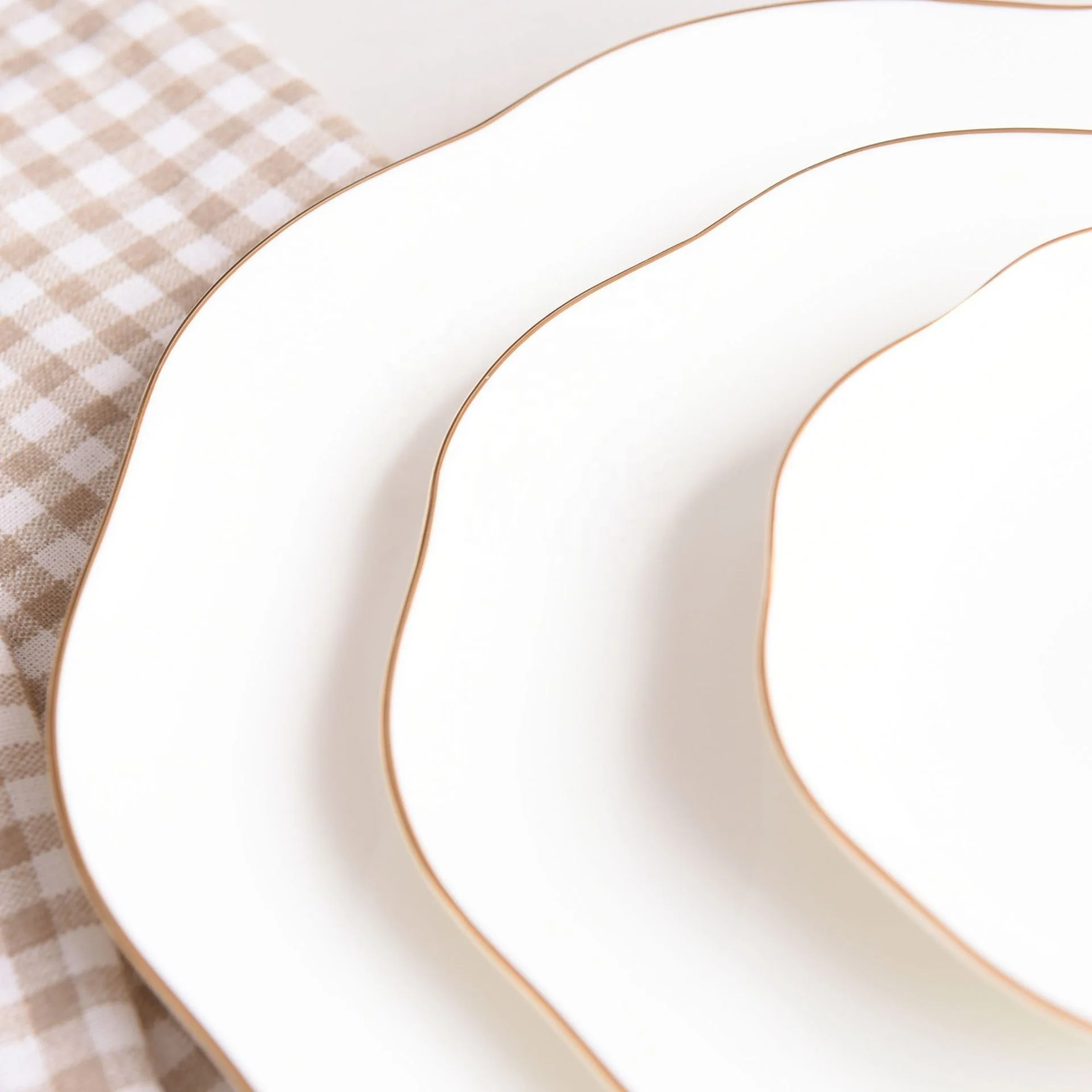 Nordic Style Irregular Shape Gold Rim Ceramic Dinner Plate Bowl Cup Set Tableware Porcelain White Dinnerware Set