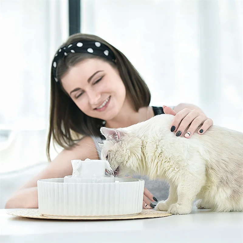 Cake Shape Pet smart water dispenser Ceramic Water Bowl Pet Drinking Fountain