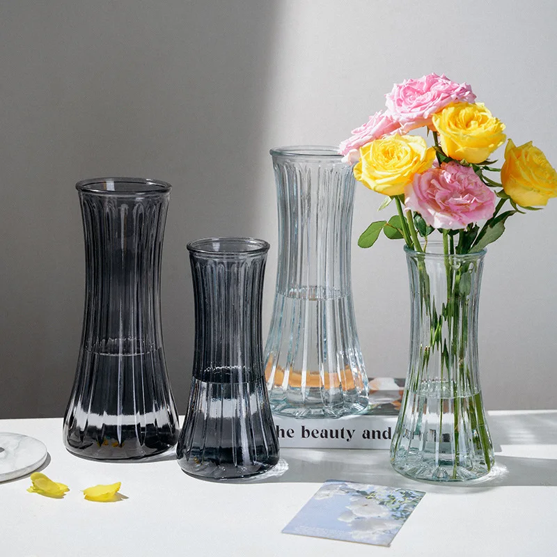Стеклянная ваза для цветов