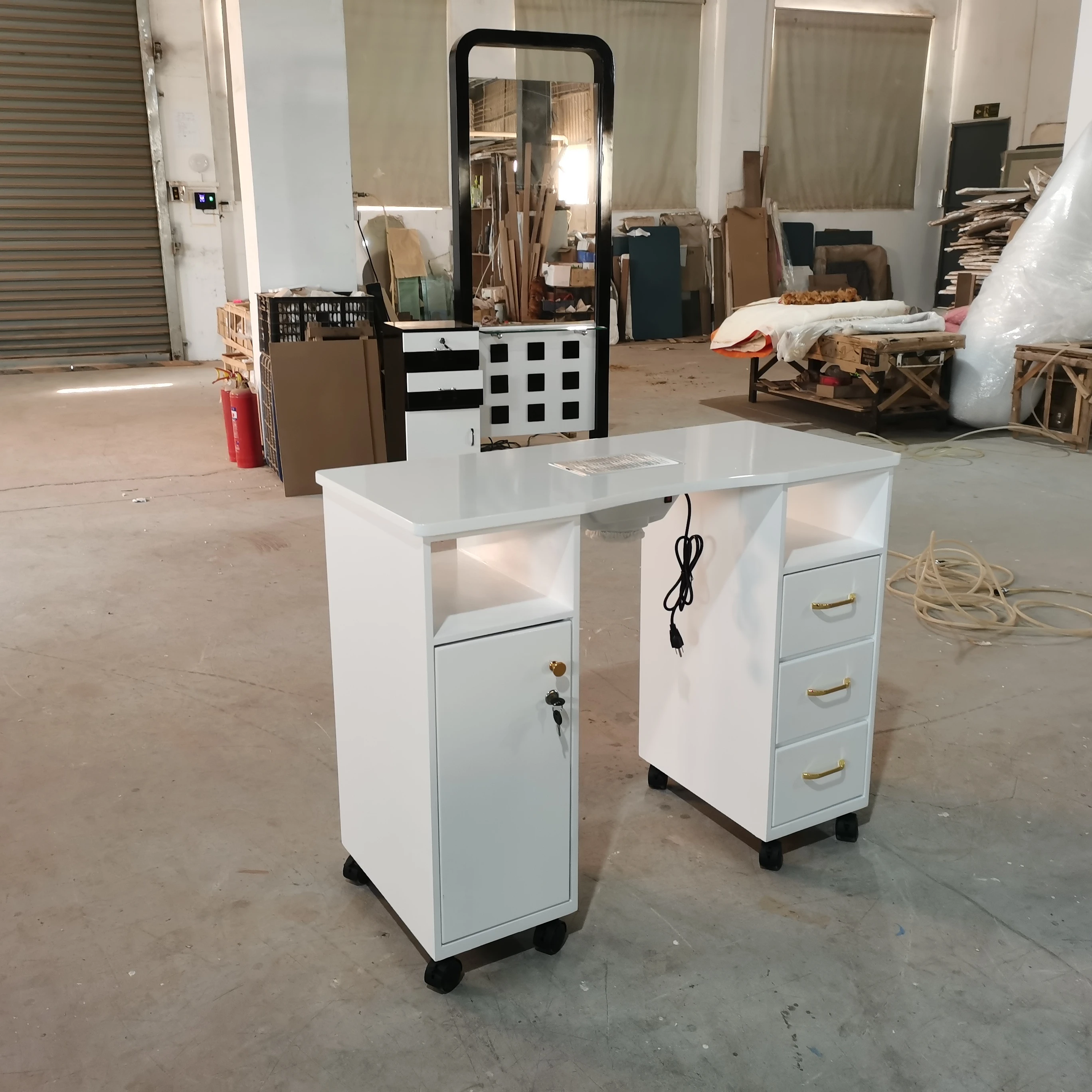 Стол для маникюра на колесиках с 4 ящиками